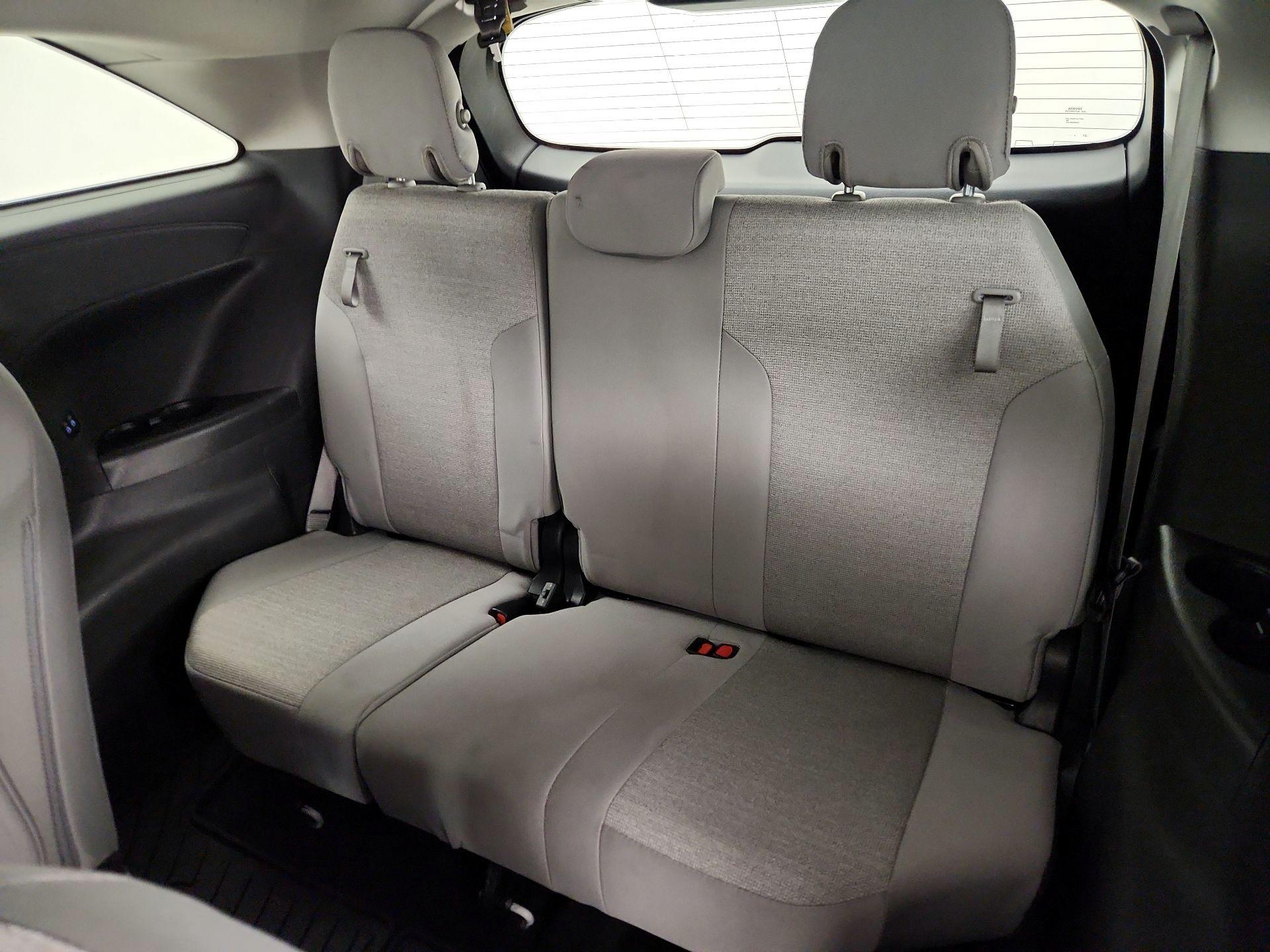 Thumbnail: 2025 Toyota Sienna - 20