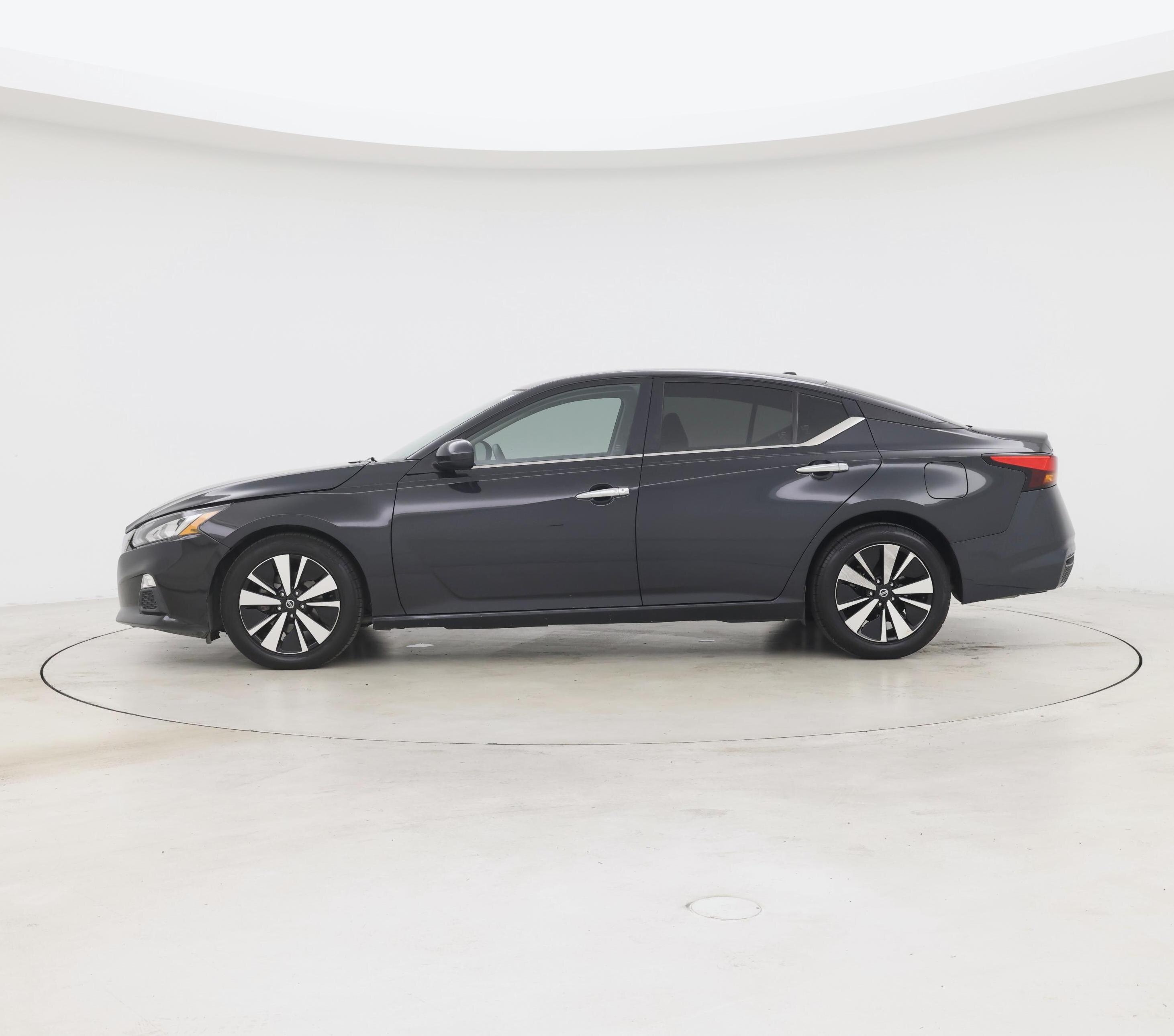 Thumbnail: 2022 Nissan Altima - 3