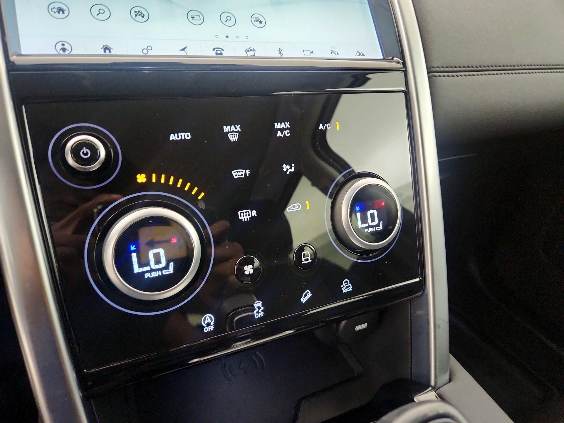 Thumbnail: 2020 Land Rover Discovery Sport - 16