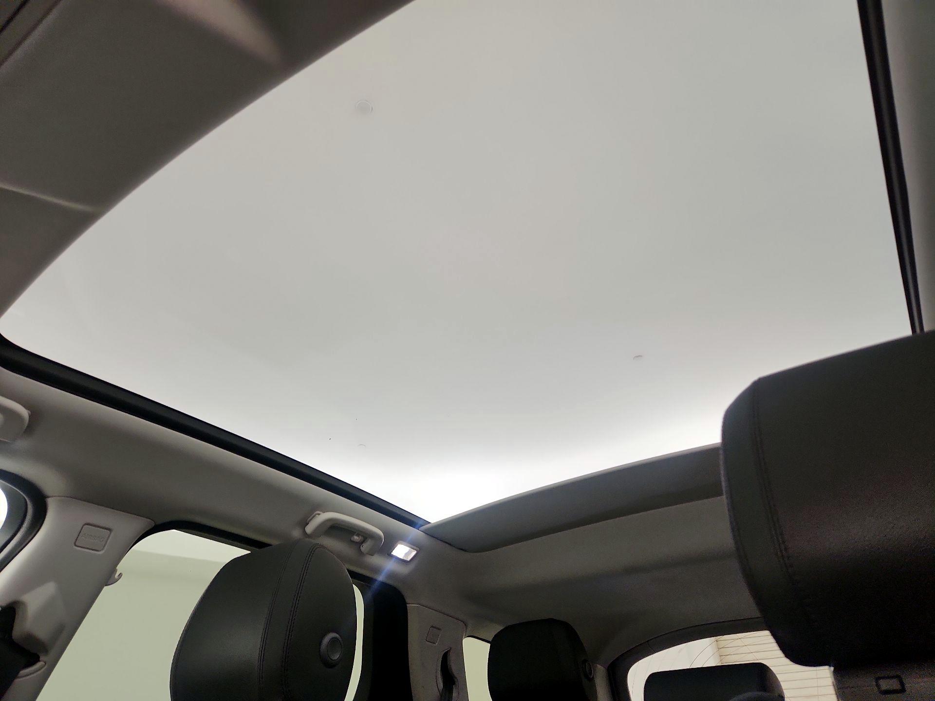 Thumbnail: 2020 Land Rover Discovery Sport - 19