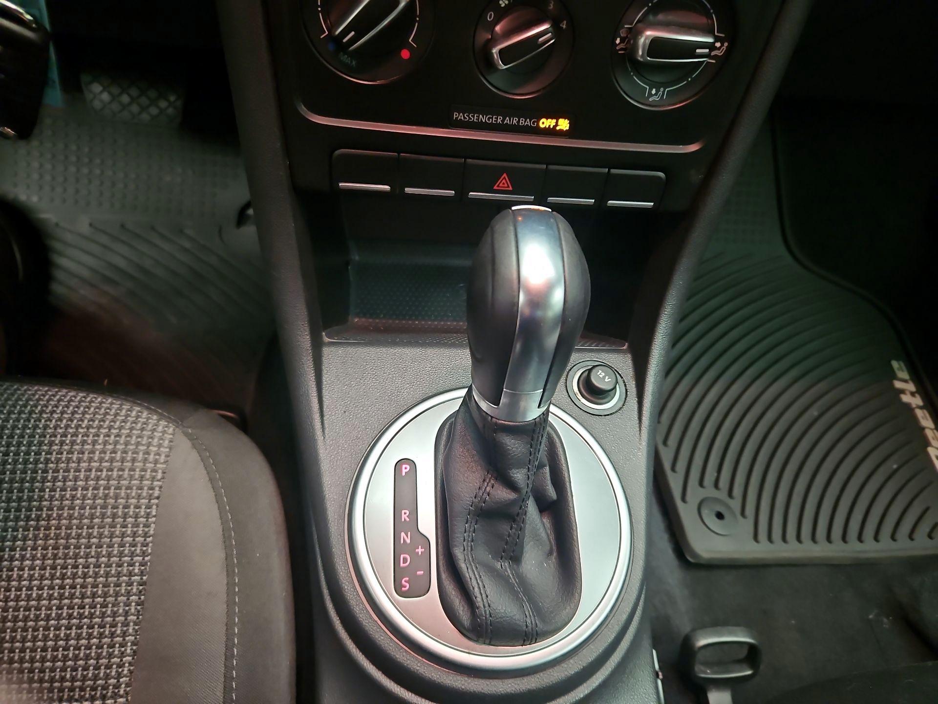 Thumbnail: 2019 Volkswagen Beetle - 16