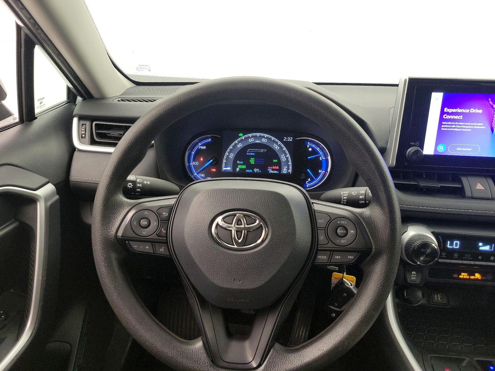 2024 Toyota RAV4 LE - Photo 11