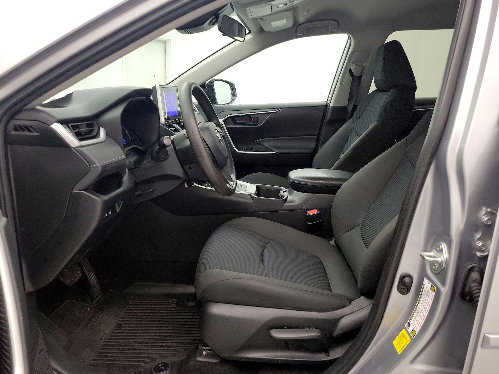 2024 Toyota RAV4 LE - Photo 12