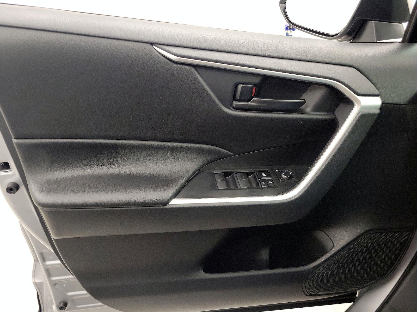 2024 Toyota RAV4 LE - Photo 13