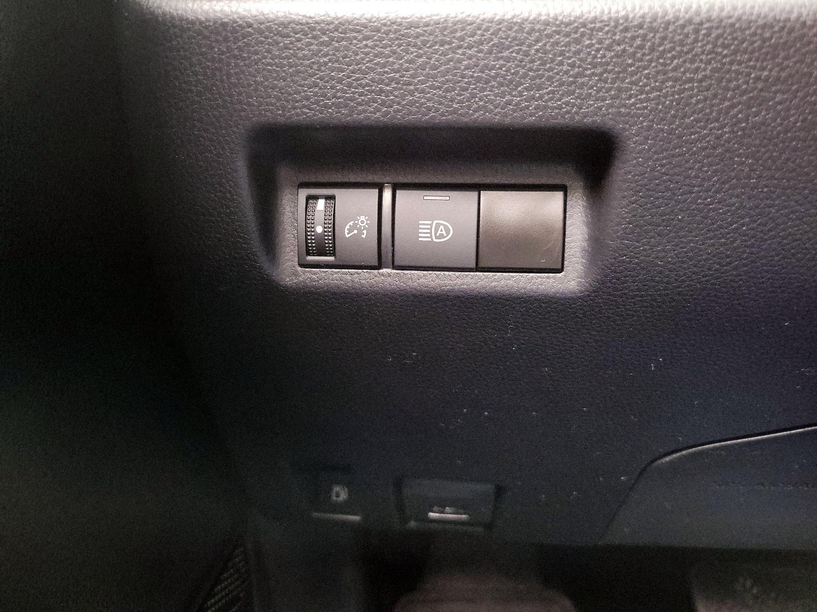 2024 Toyota RAV4 LE - Photo 14