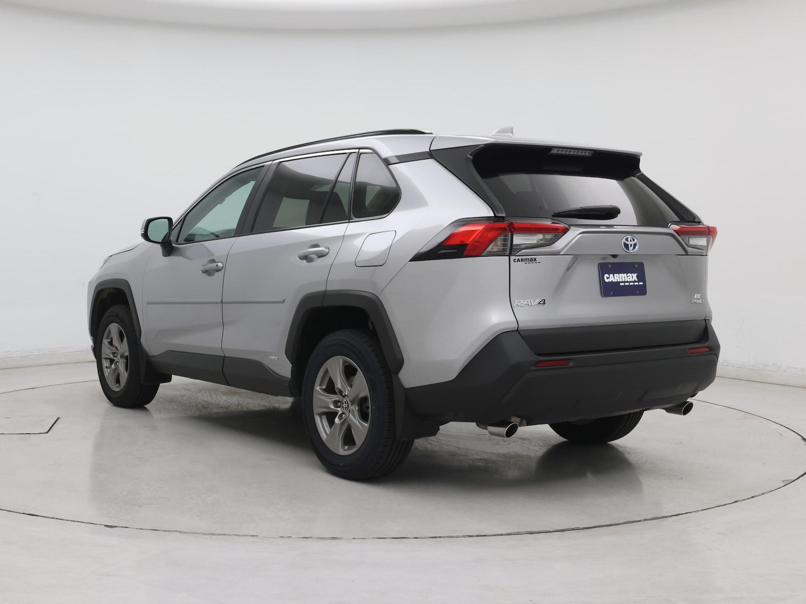 2024 Toyota RAV4 LE - Photo 3