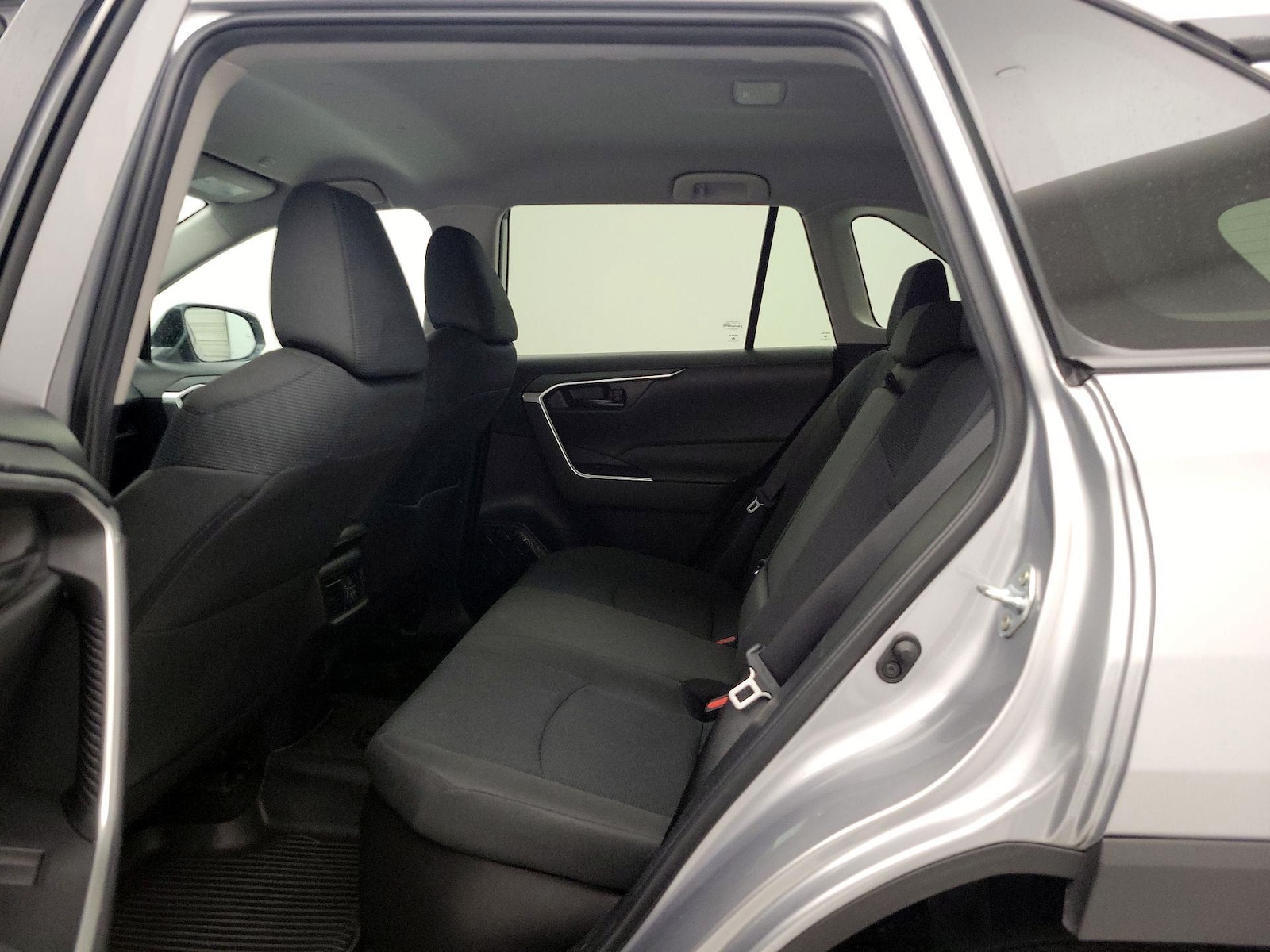 2024 Toyota RAV4 LE - Photo 20