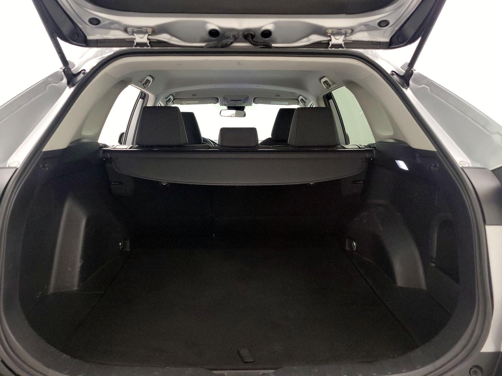 2024 Toyota RAV4 LE - Photo 21