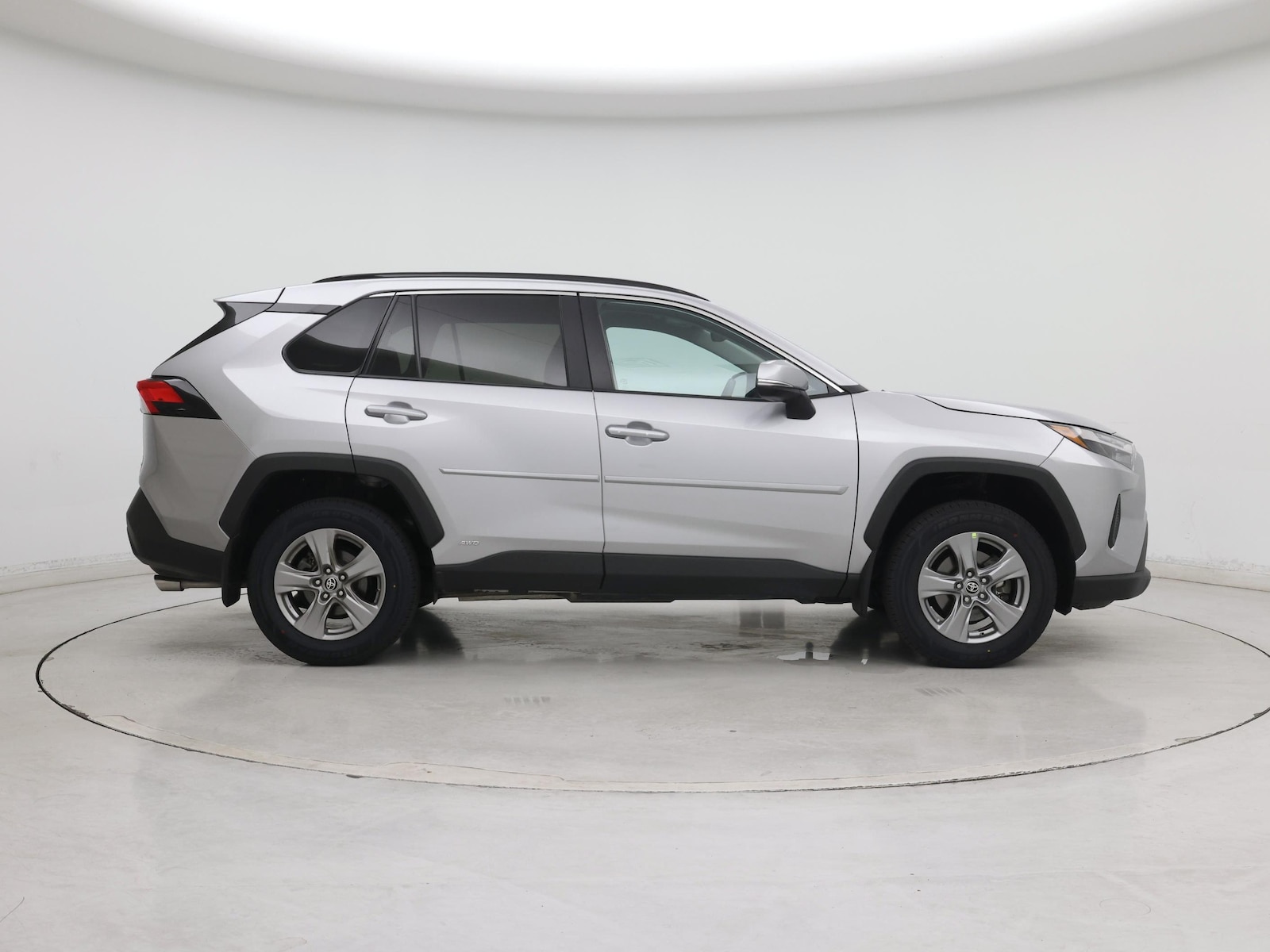 2024 Toyota RAV4 LE - Photo 8