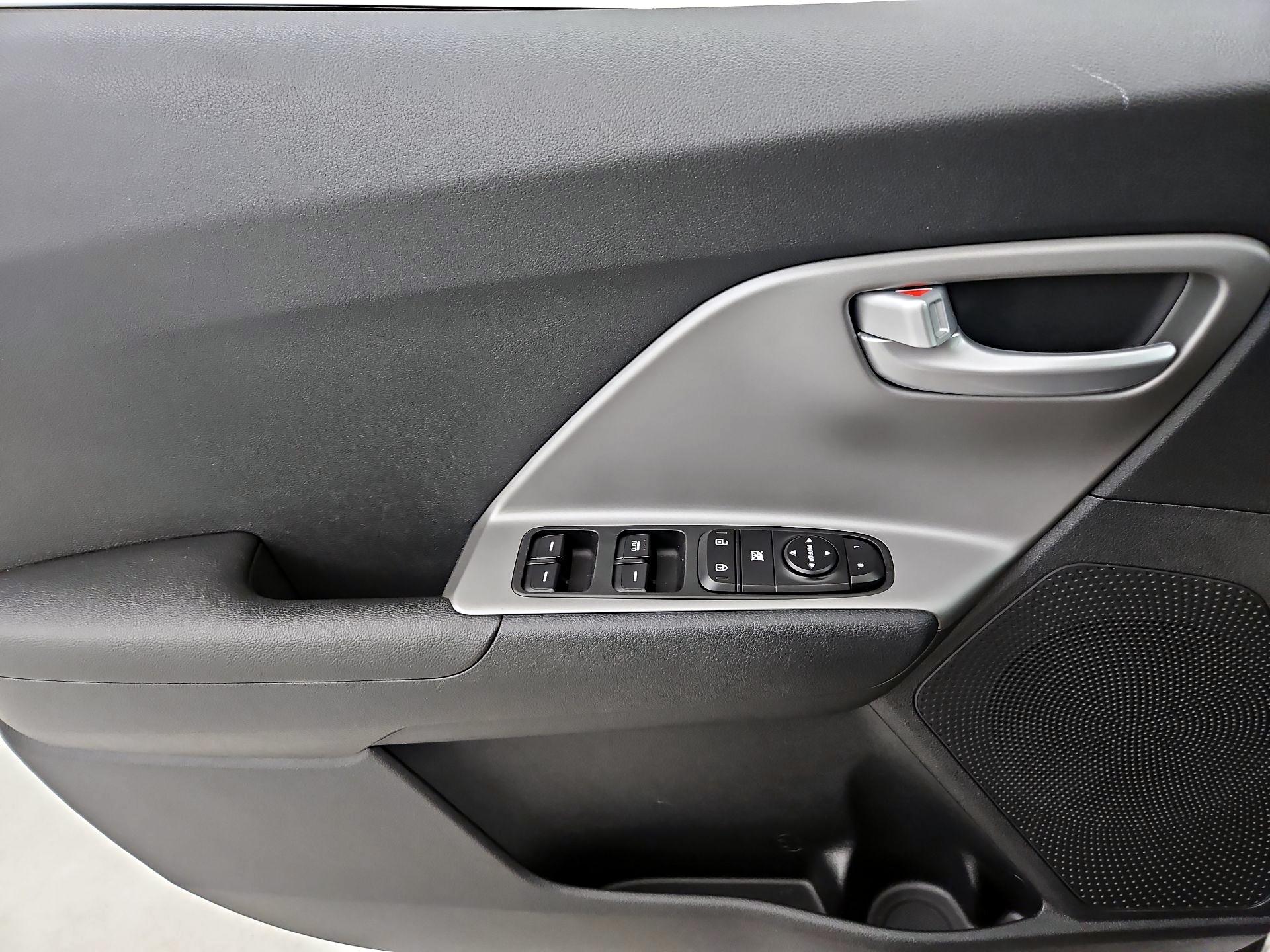 Thumbnail: 2019 Kia Niro - 12