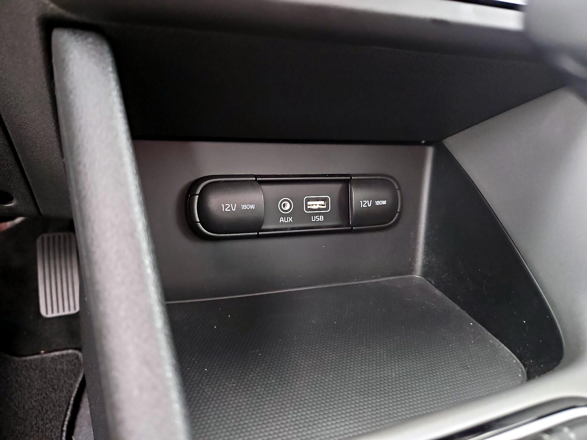 Thumbnail: 2019 Kia Niro - 18