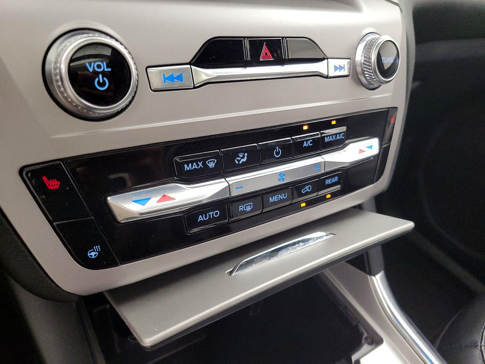 2023 Ford Explorer XLT - Photo 17