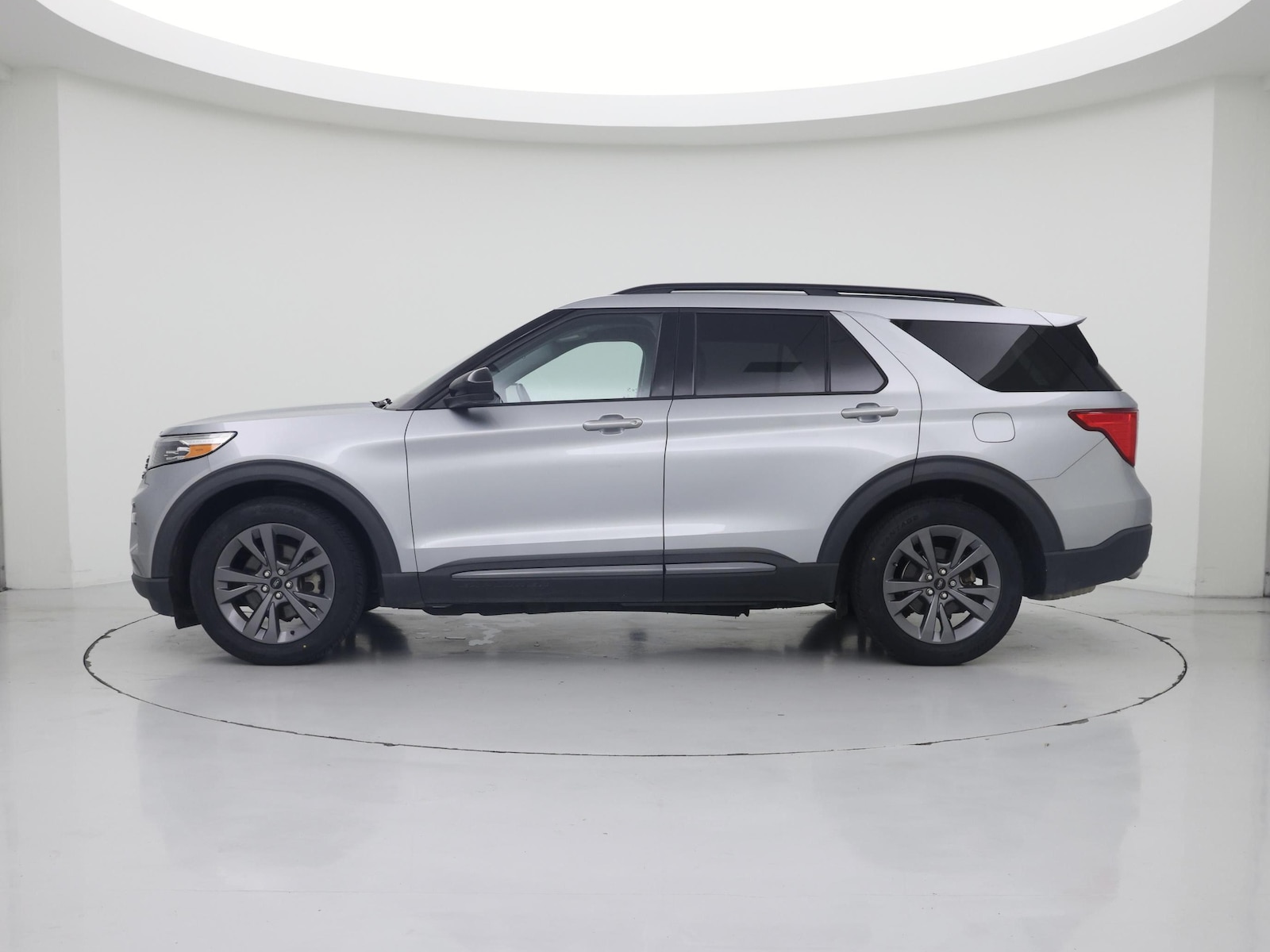 2023 Ford Explorer XLT - Photo 4