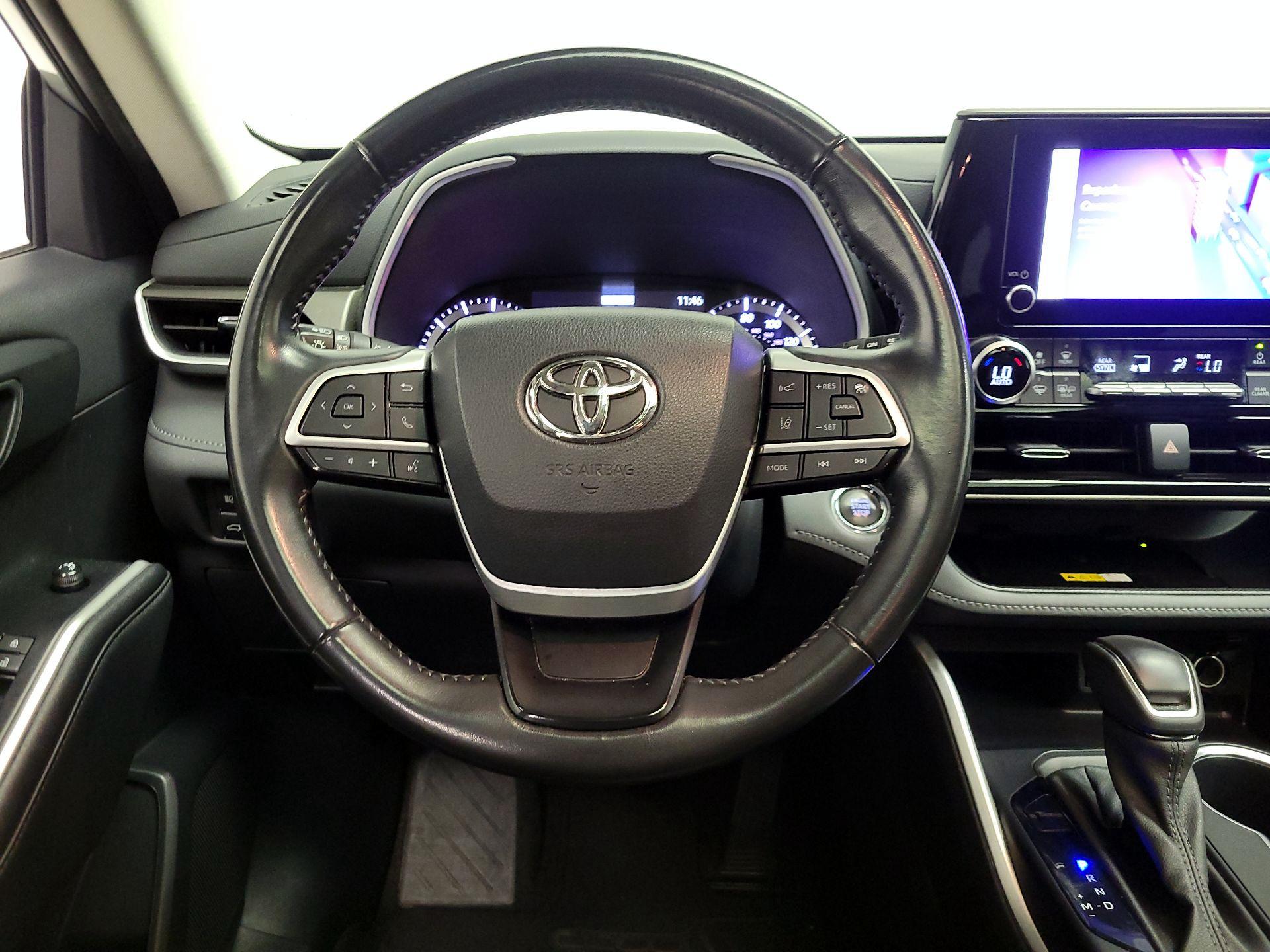 Thumbnail: 2023 Toyota Highlander - 10