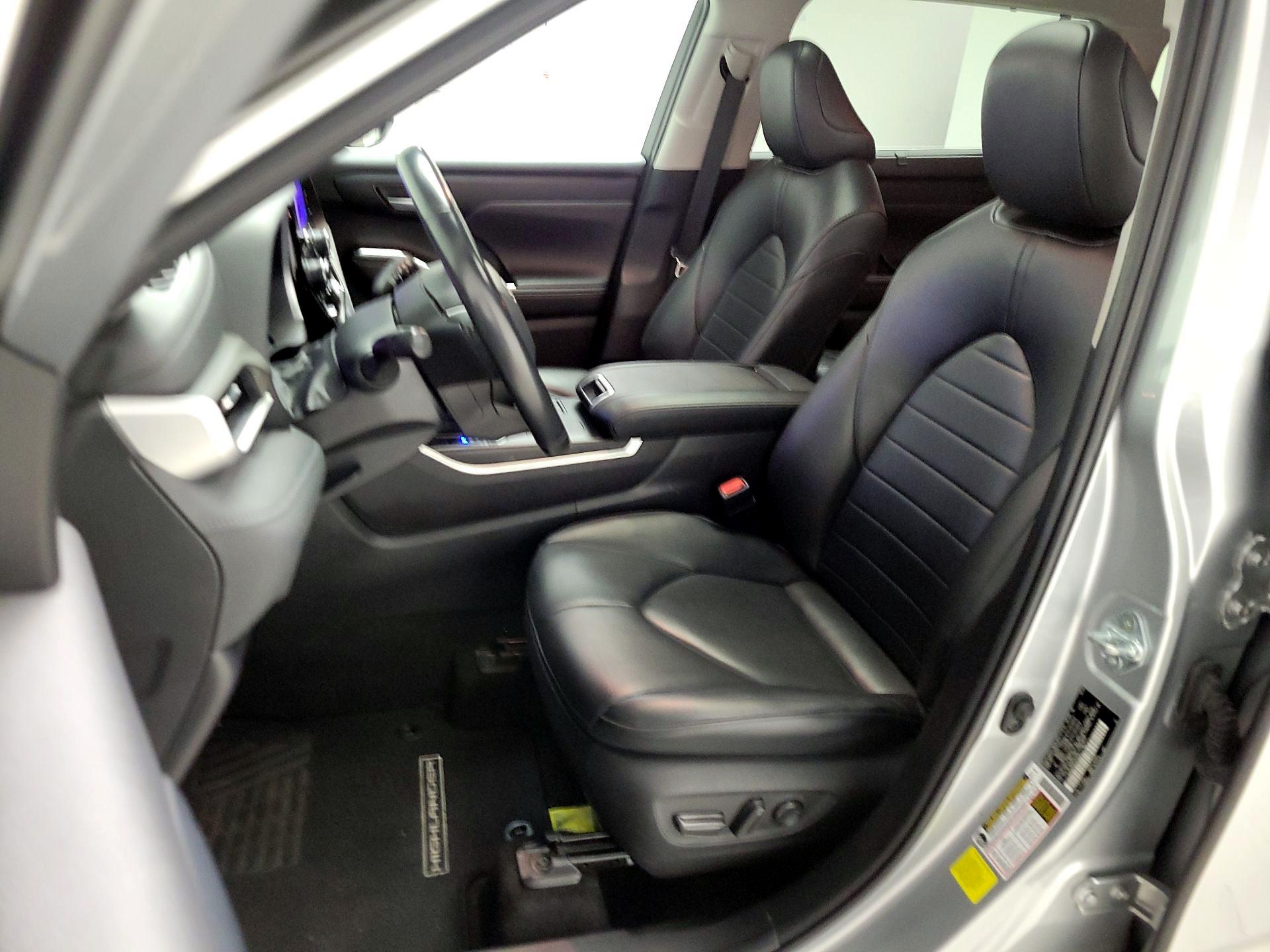 Thumbnail: 2023 Toyota Highlander - 11