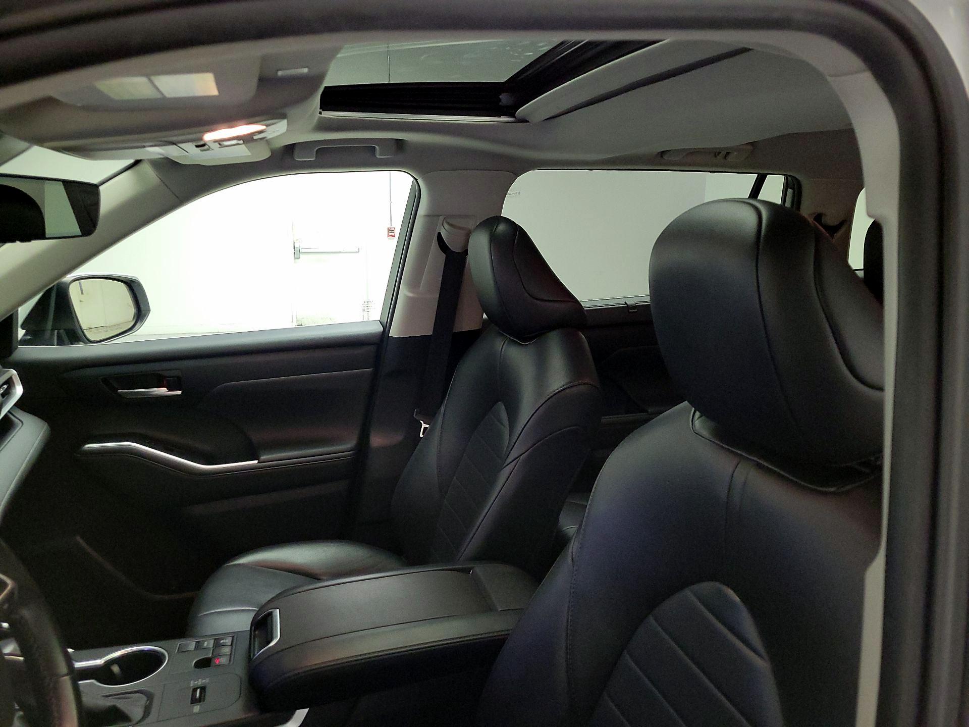 Thumbnail: 2023 Toyota Highlander - 20