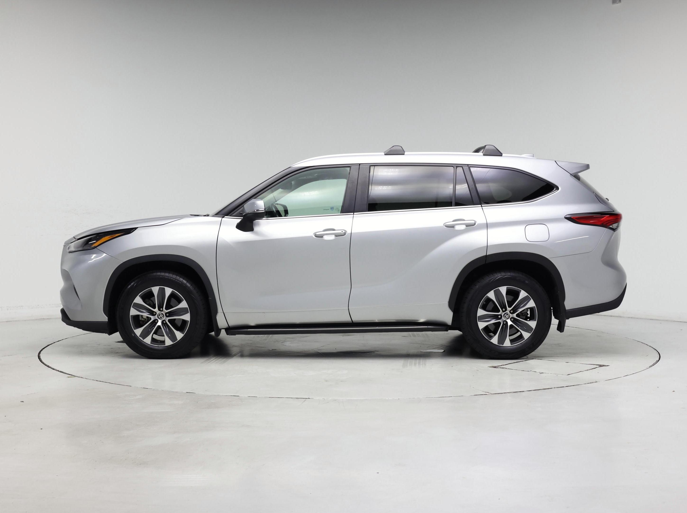 Thumbnail: 2023 Toyota Highlander - 3