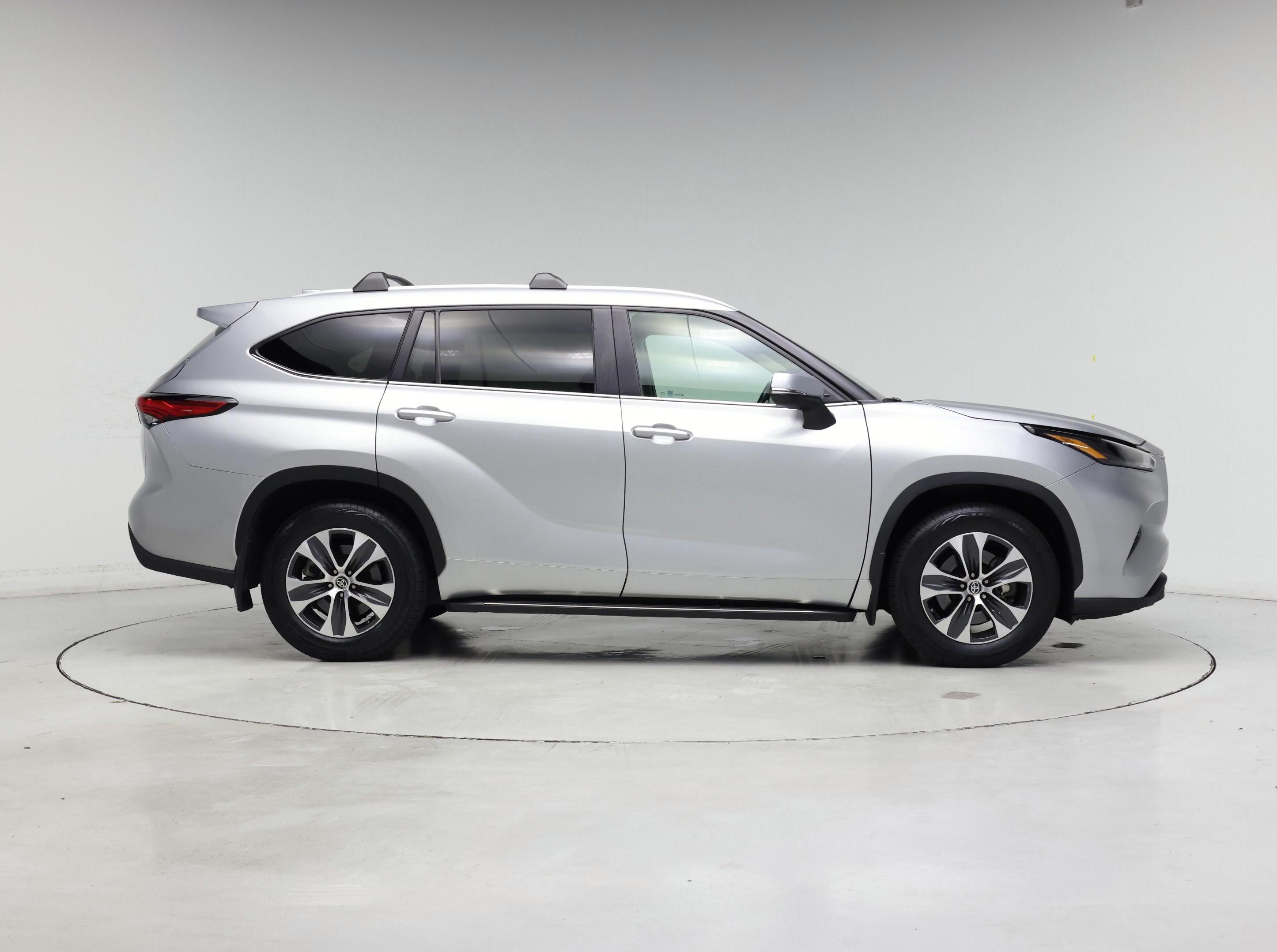 Thumbnail: 2023 Toyota Highlander - 7