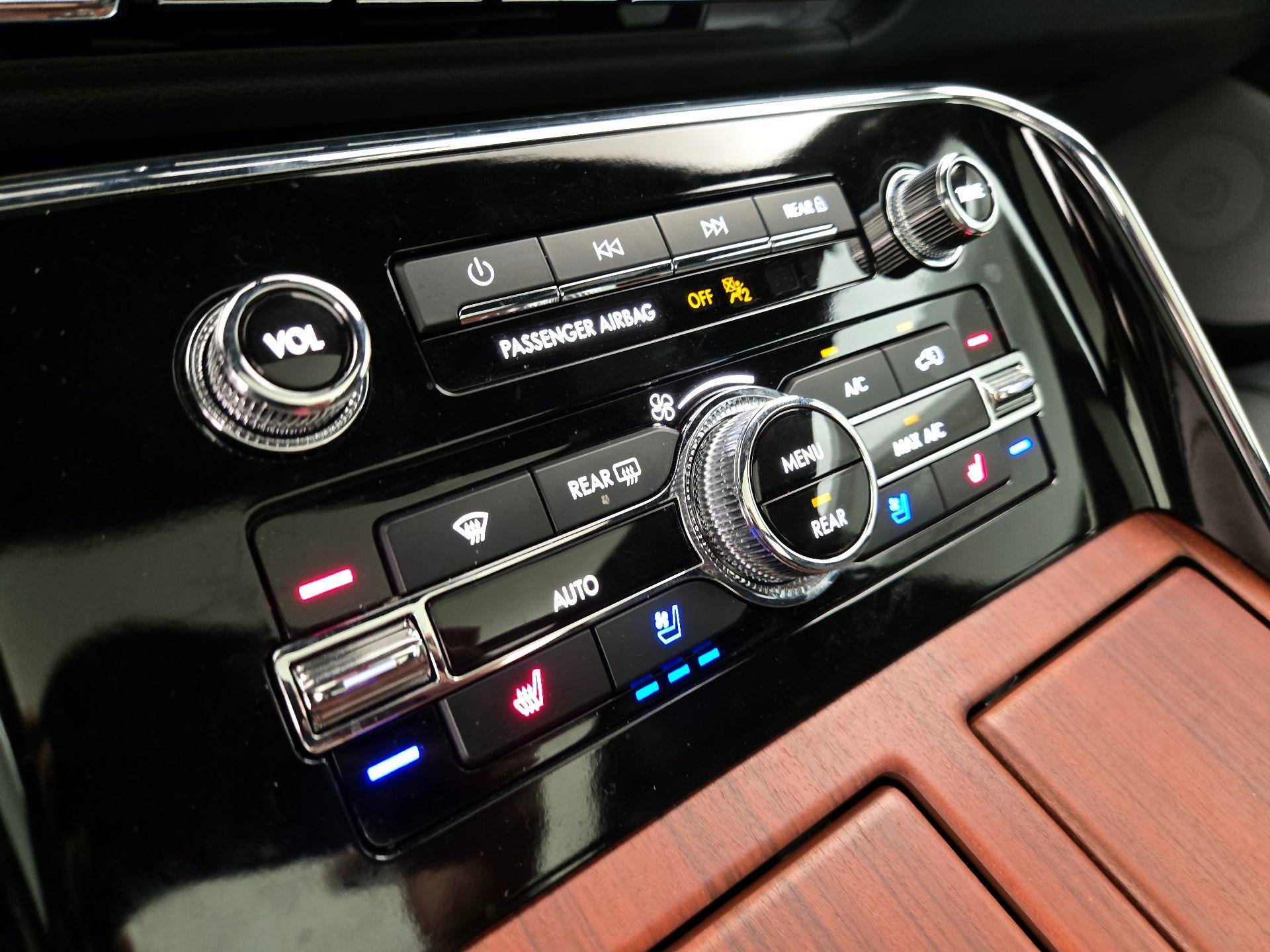 Thumbnail: 2024 Lincoln Navigator - 17