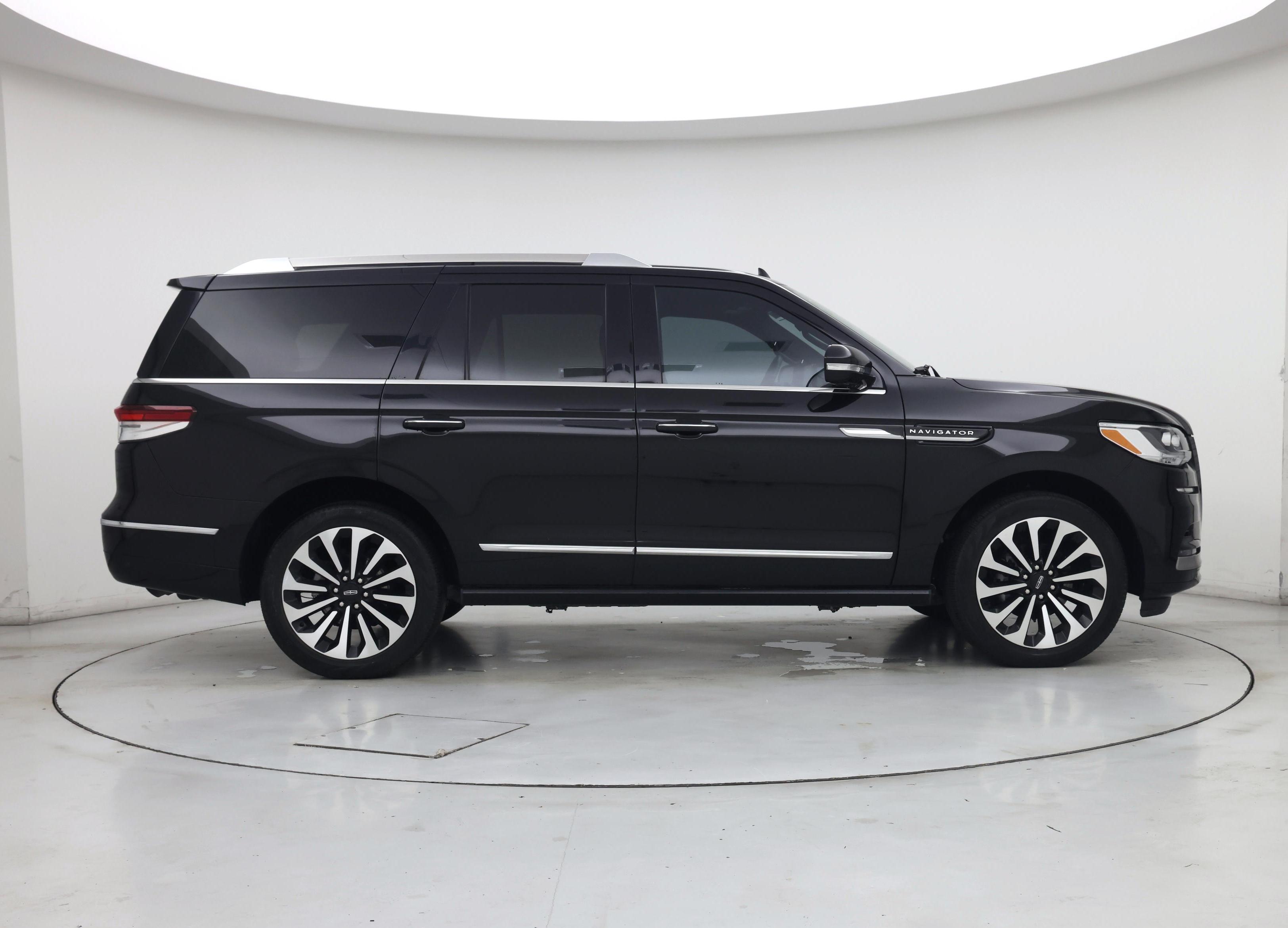 Thumbnail: 2024 Lincoln Navigator - 7