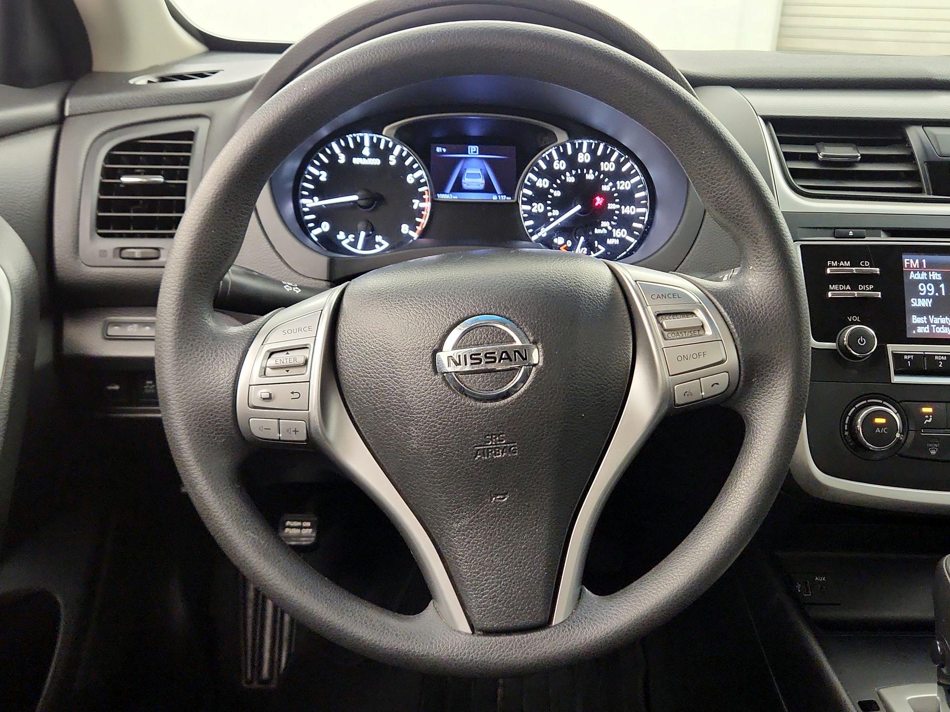 Thumbnail: 2017 Nissan Altima - 10