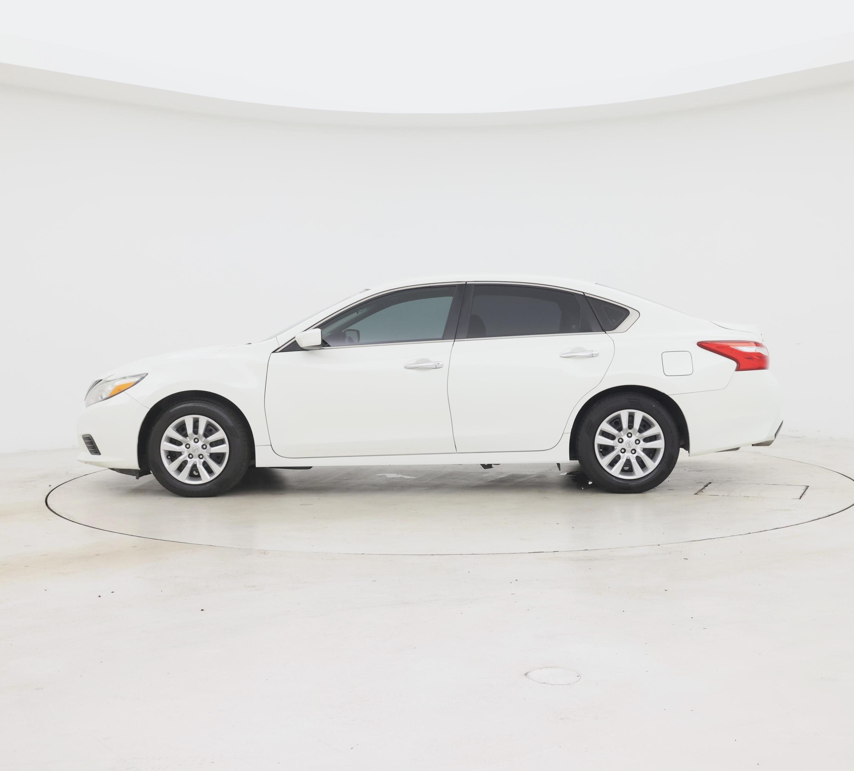 Thumbnail: 2017 Nissan Altima - 3