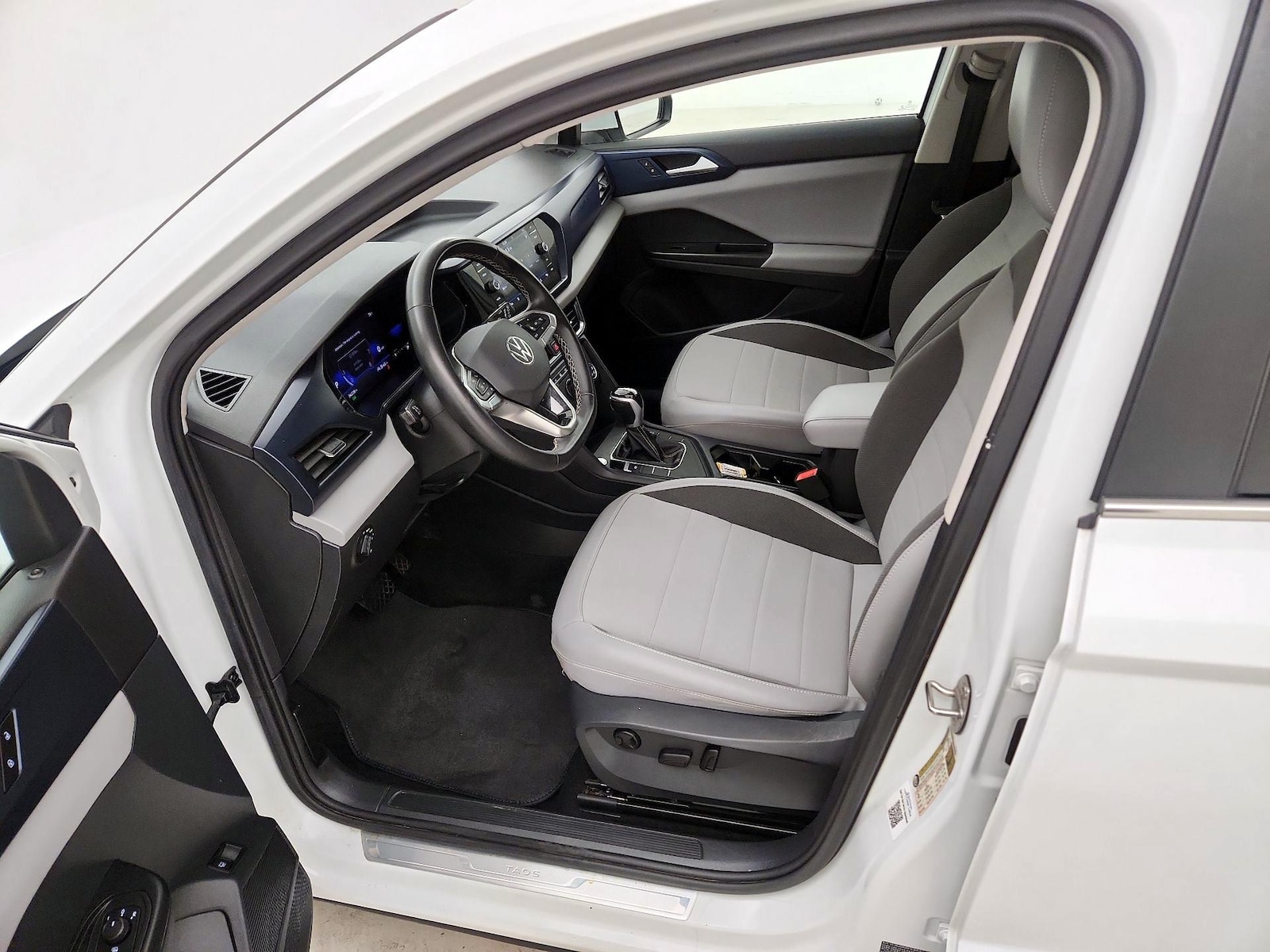 2022 Volkswagen Taos SE - Photo 12