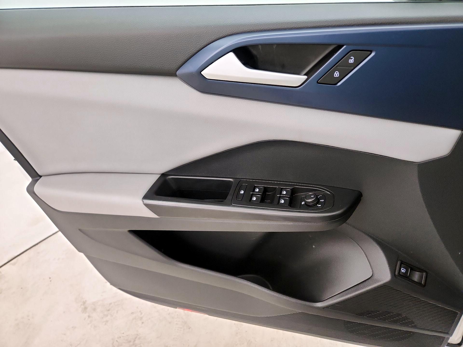 Thumbnail: 2022 Volkswagen Taos - 12