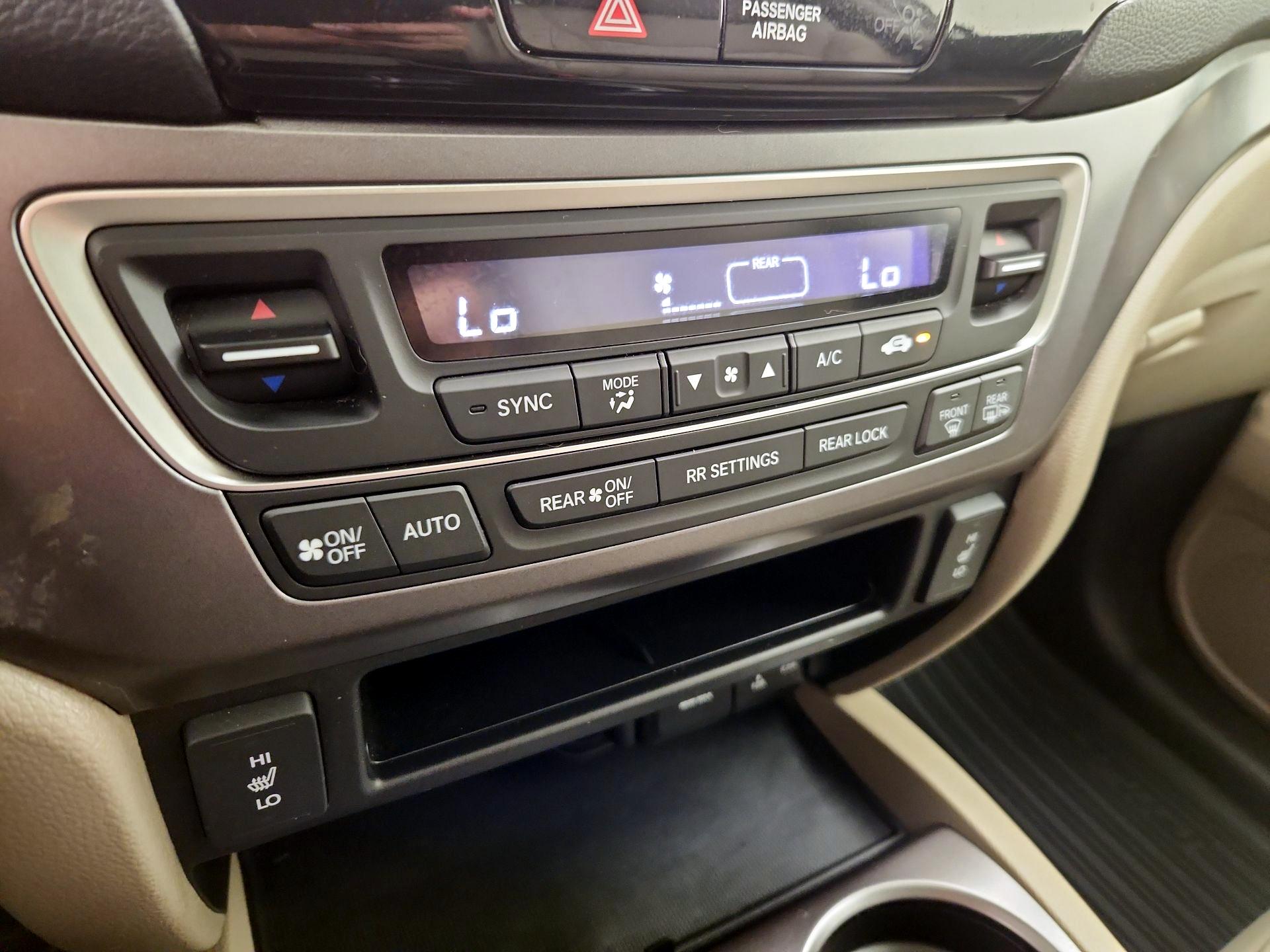 Thumbnail: 2018 Honda Pilot - 16