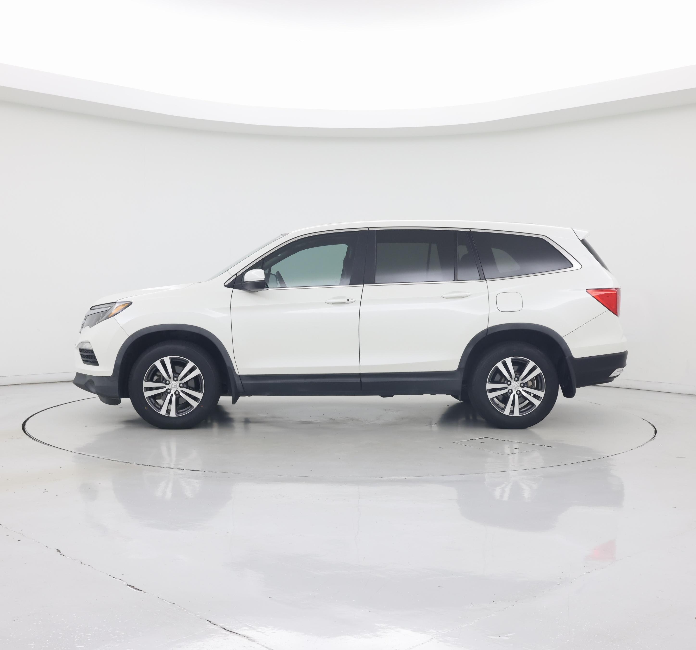 Thumbnail: 2018 Honda Pilot - 3