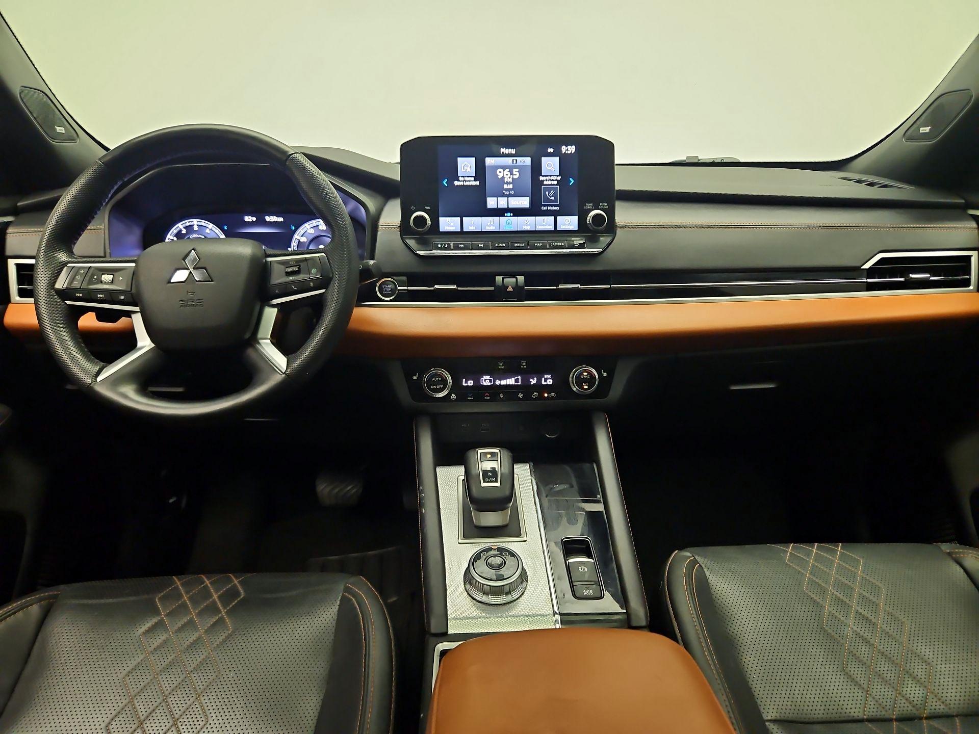 Thumbnail: 2023 Mitsubishi Outlander - 9
