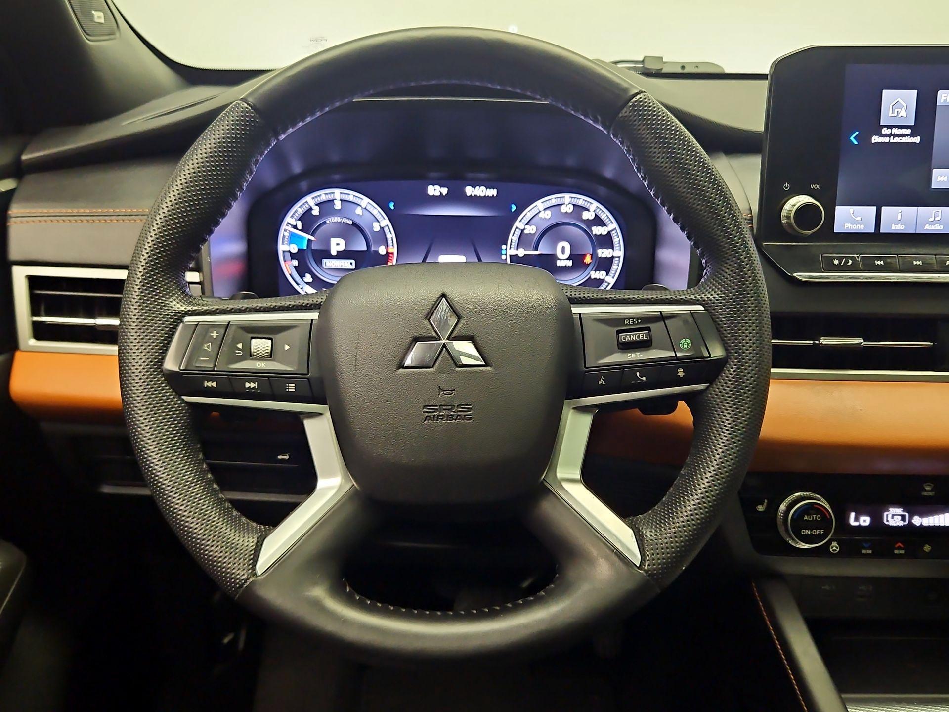Thumbnail: 2023 Mitsubishi Outlander - 10