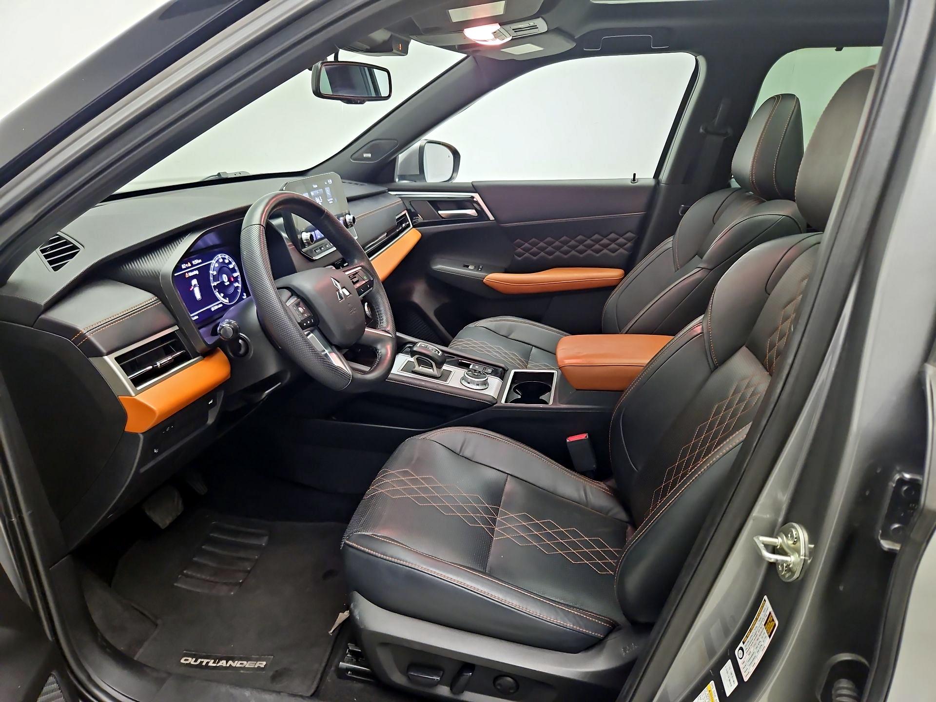 Thumbnail: 2023 Mitsubishi Outlander - 11