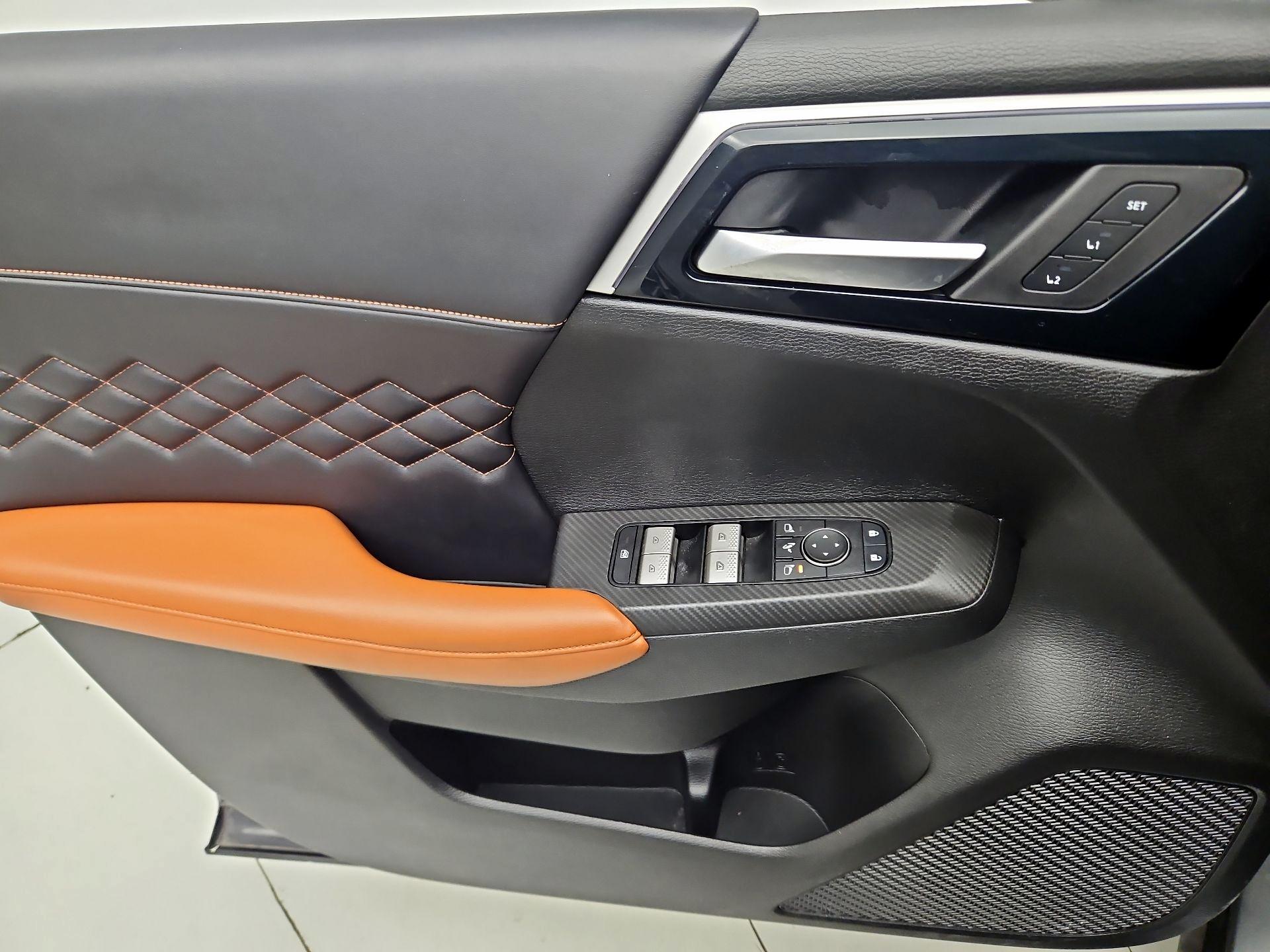 Thumbnail: 2023 Mitsubishi Outlander - 12