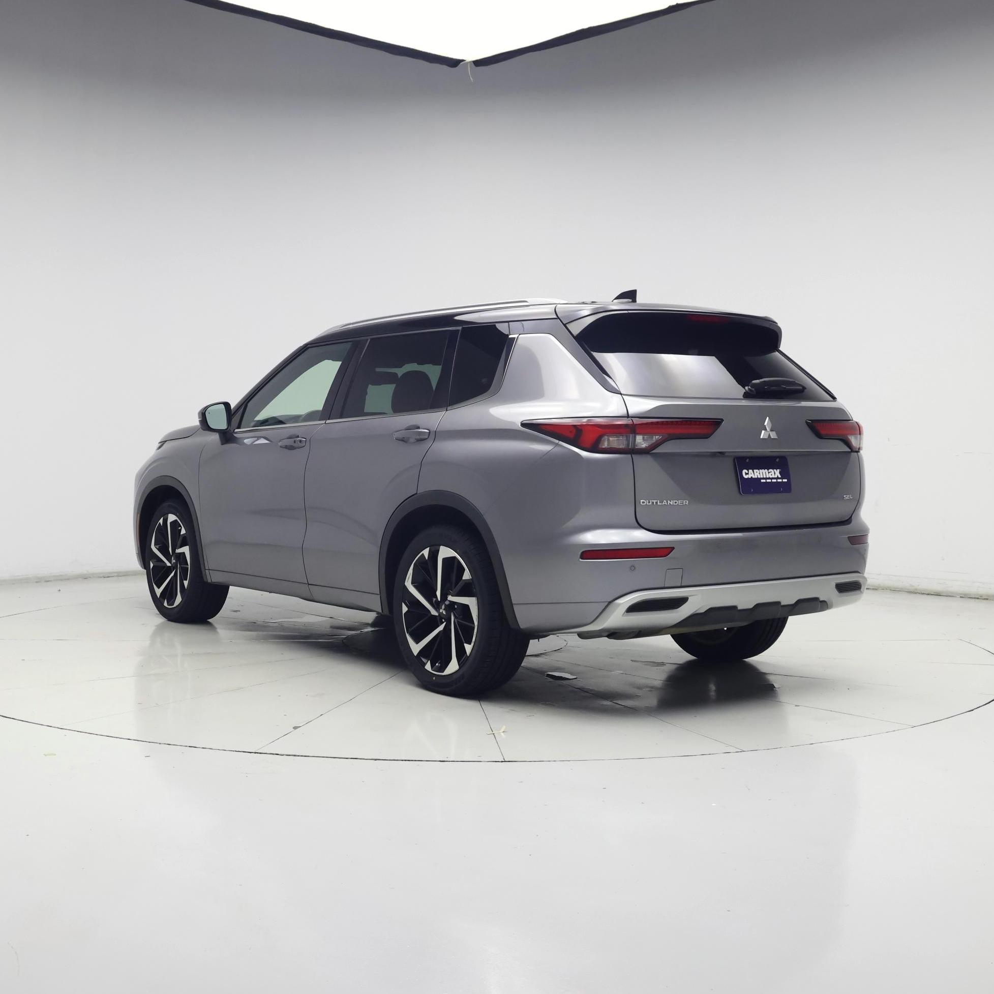 Thumbnail: 2023 Mitsubishi Outlander - 2