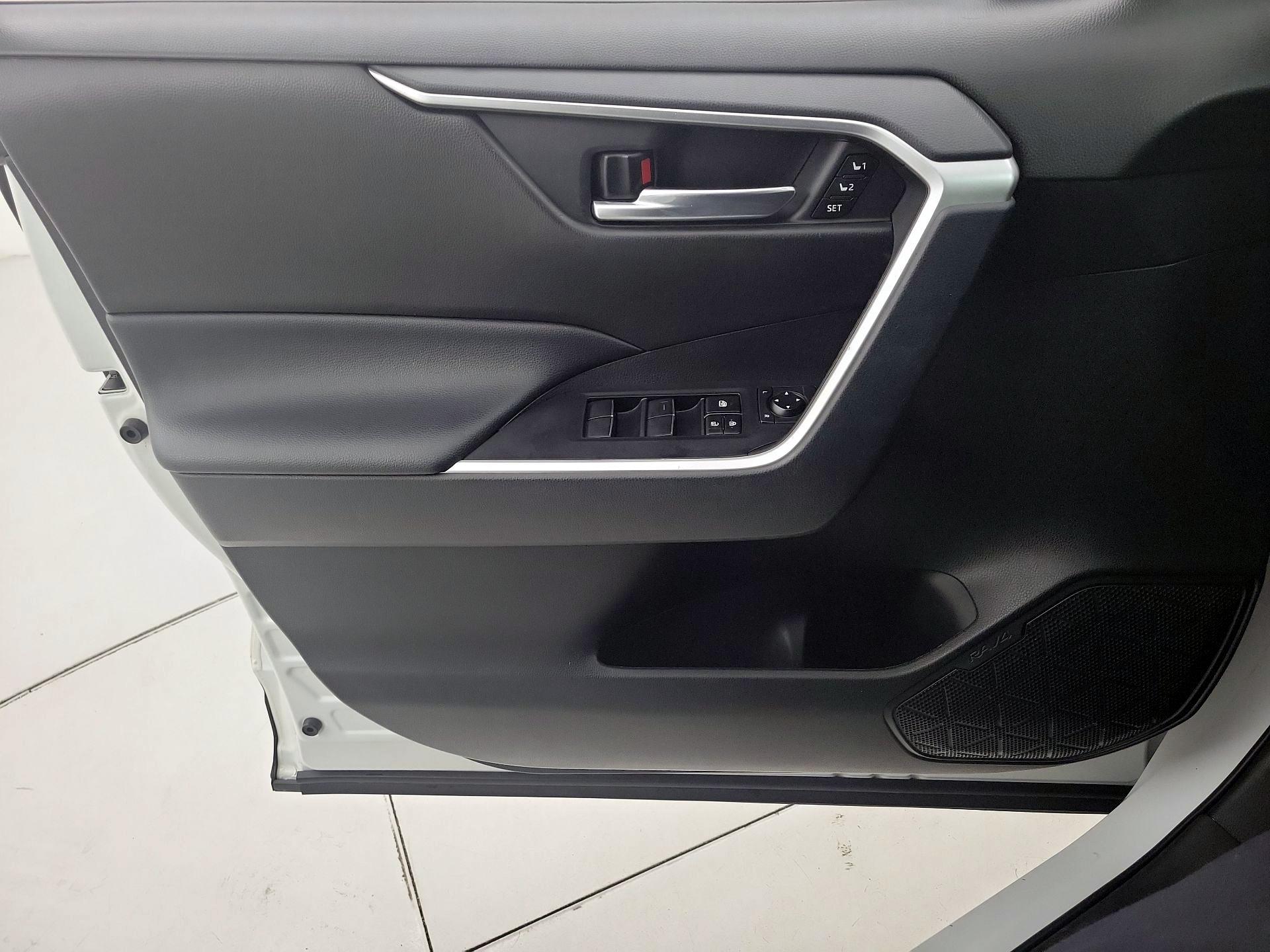 Thumbnail: 2021 Toyota RAV4 - 12