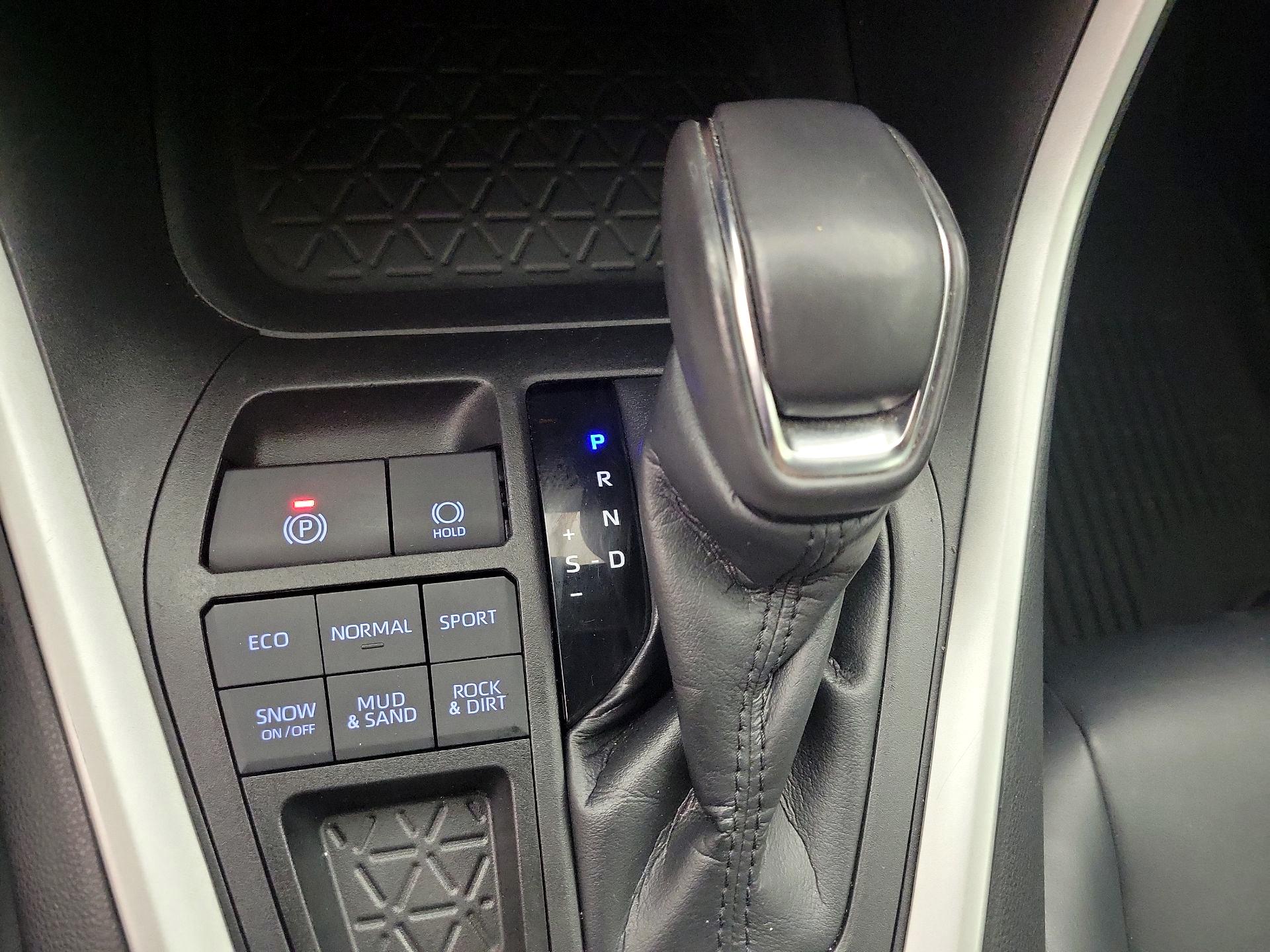 Thumbnail: 2021 Toyota RAV4 - 17