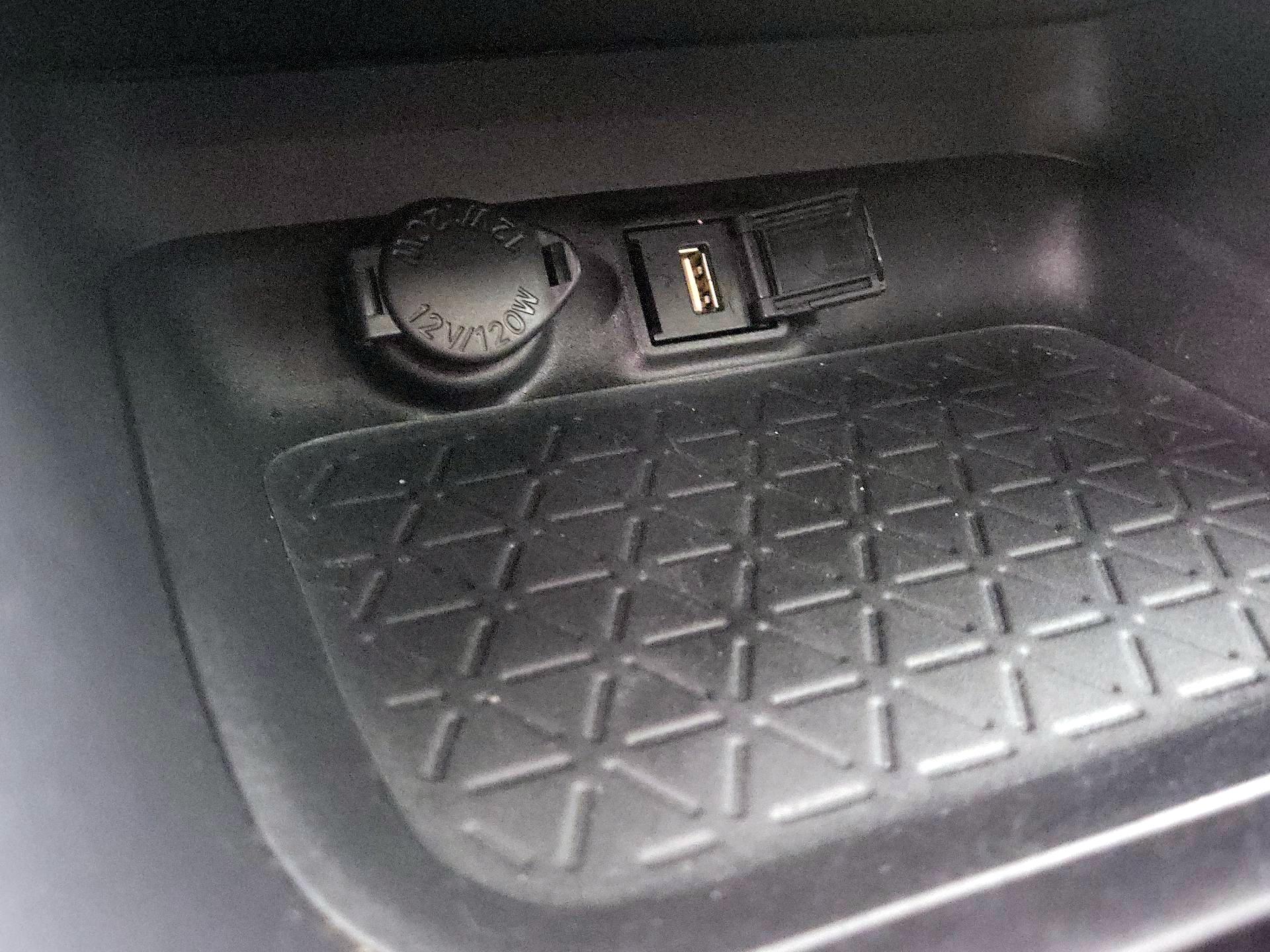 Thumbnail: 2021 Toyota RAV4 - 18
