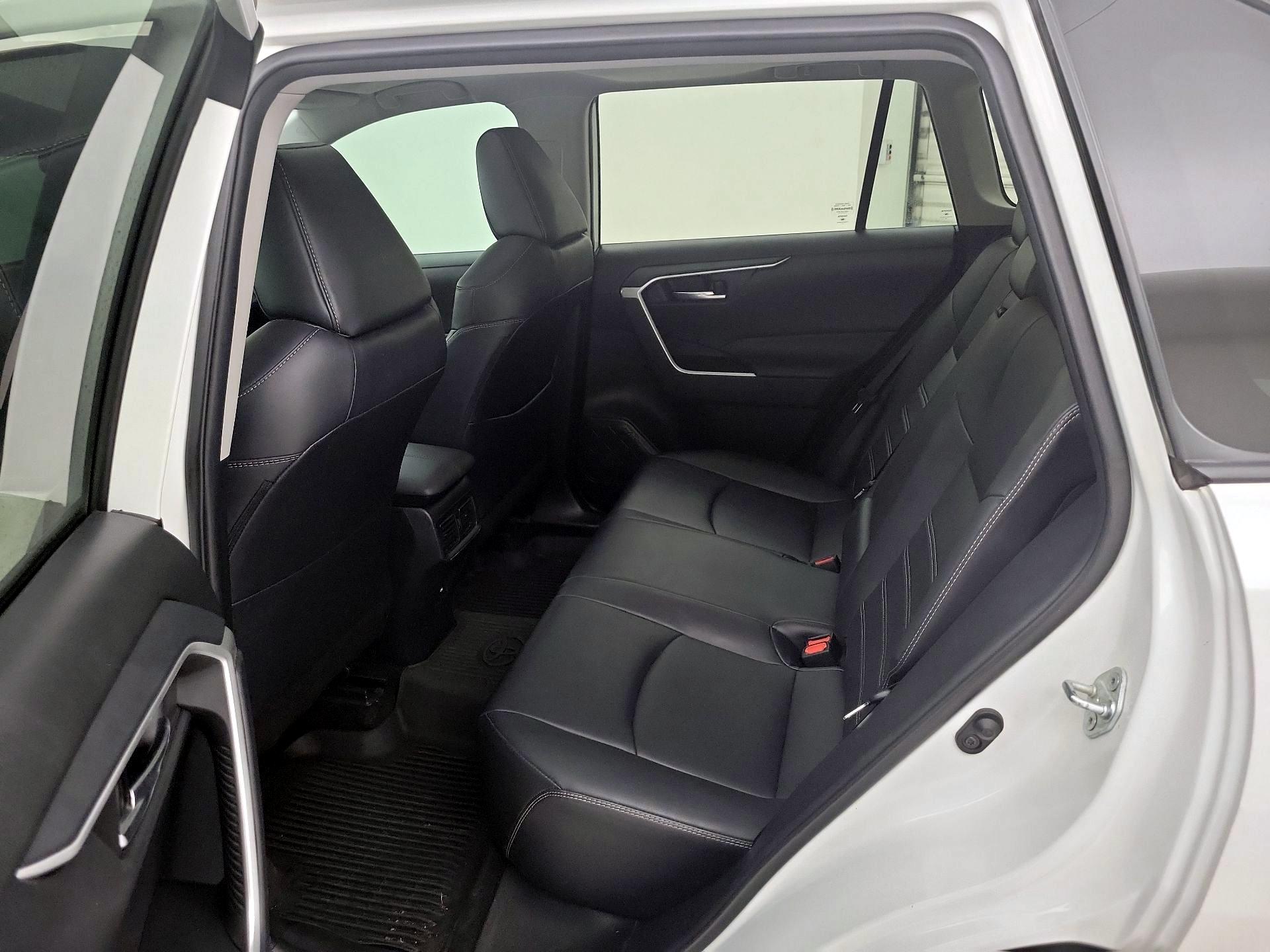 Thumbnail: 2021 Toyota RAV4 - 20