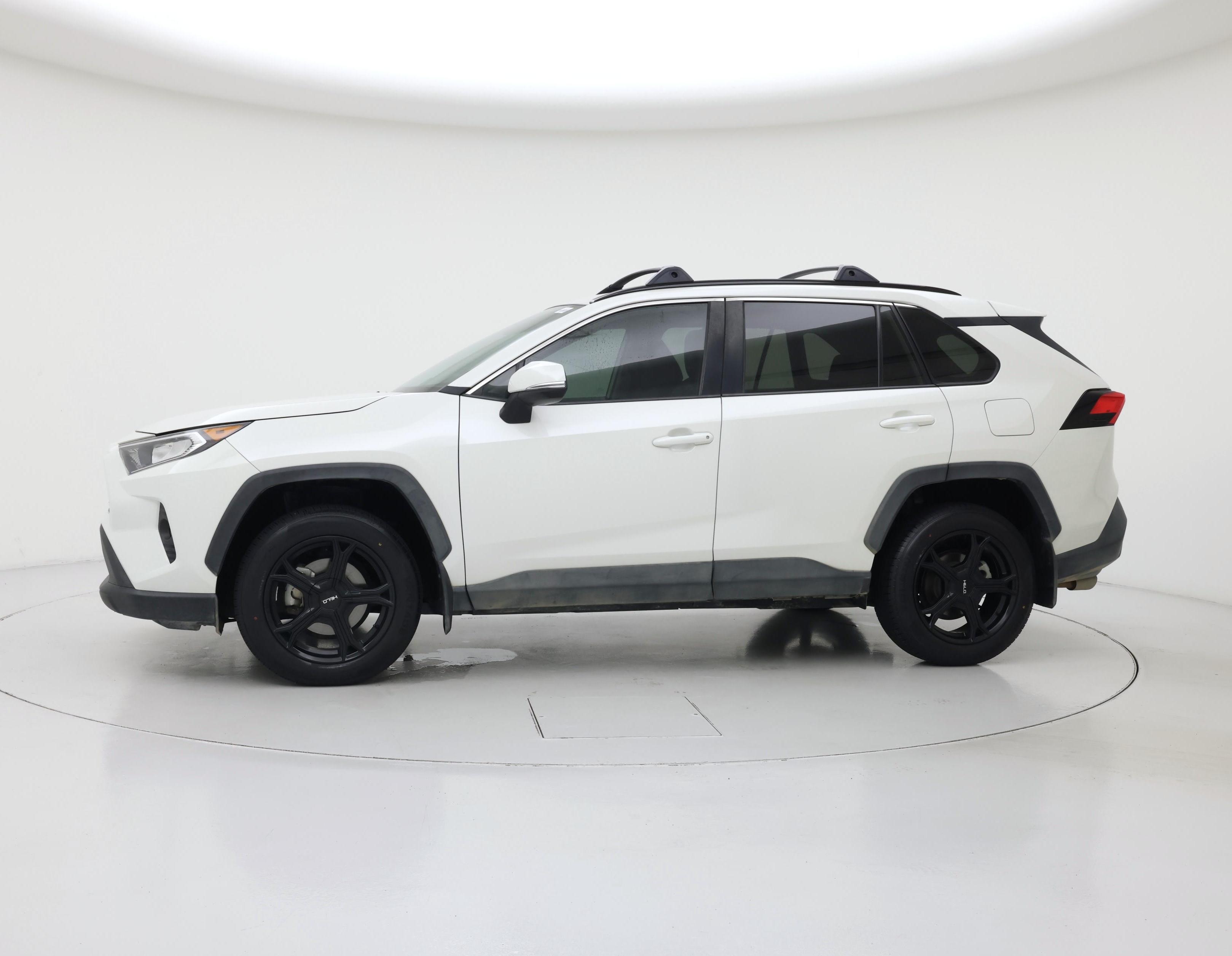 Thumbnail: 2021 Toyota RAV4 - 3