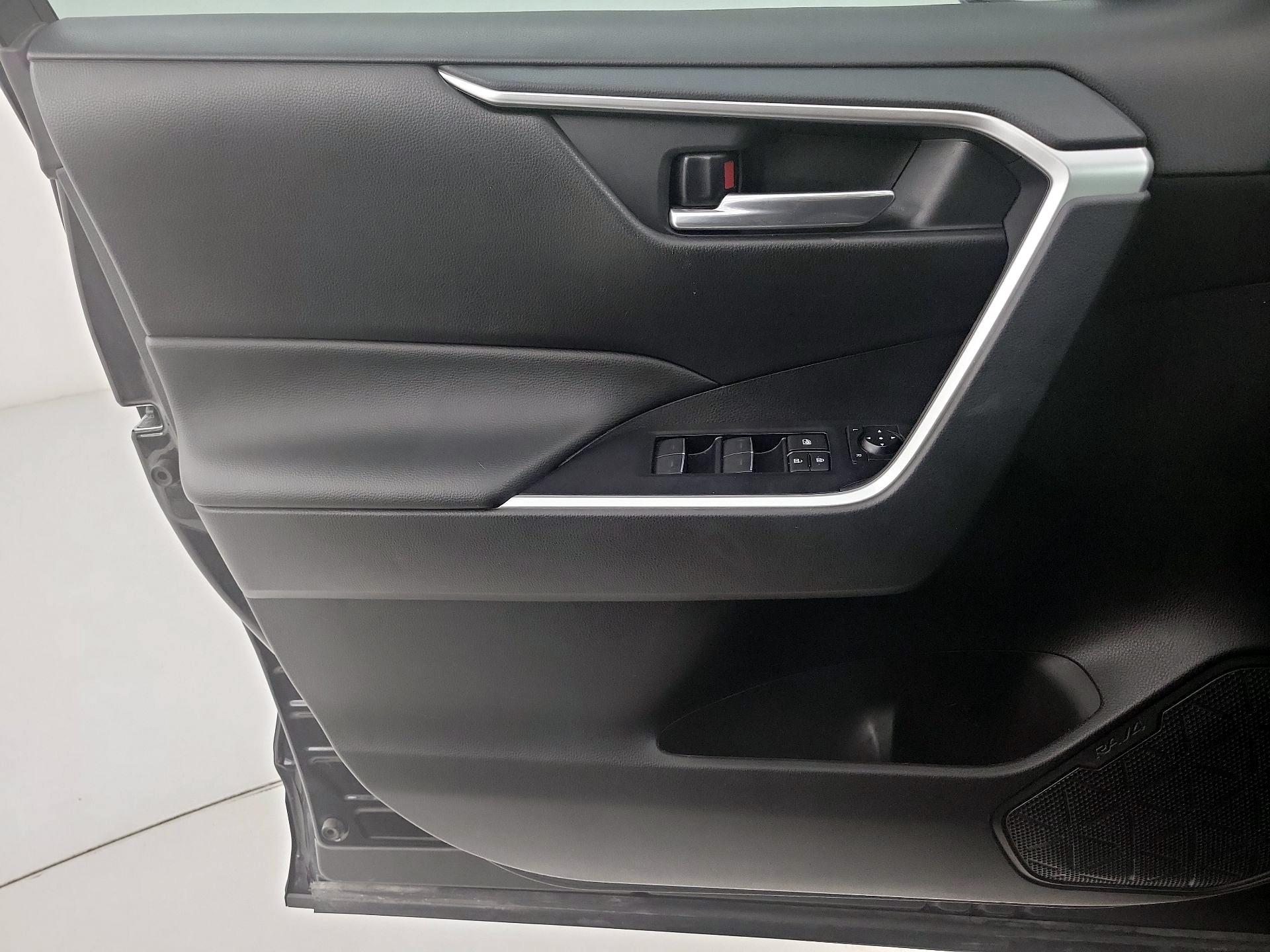 Thumbnail: 2025 Toyota RAV4 - 12