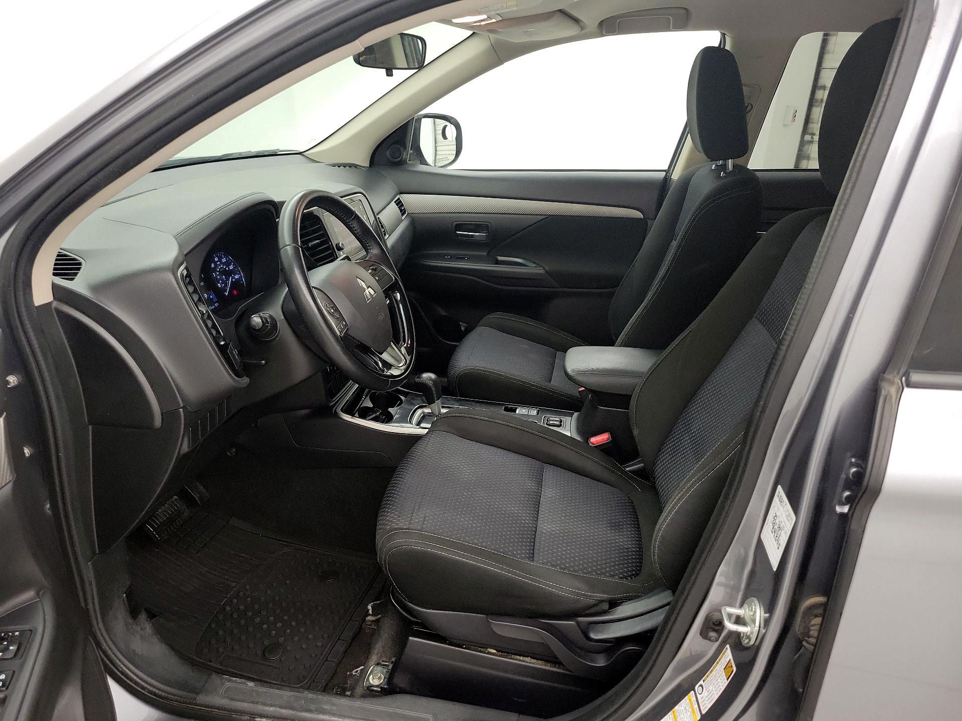 Thumbnail: 2018 Mitsubishi Outlander - 11