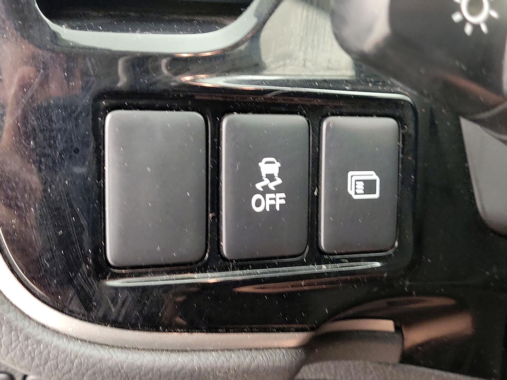 Thumbnail: 2018 Mitsubishi Outlander - 13