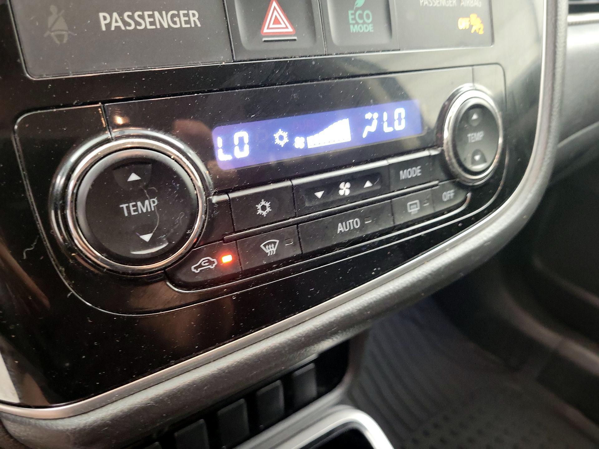 Thumbnail: 2018 Mitsubishi Outlander - 16