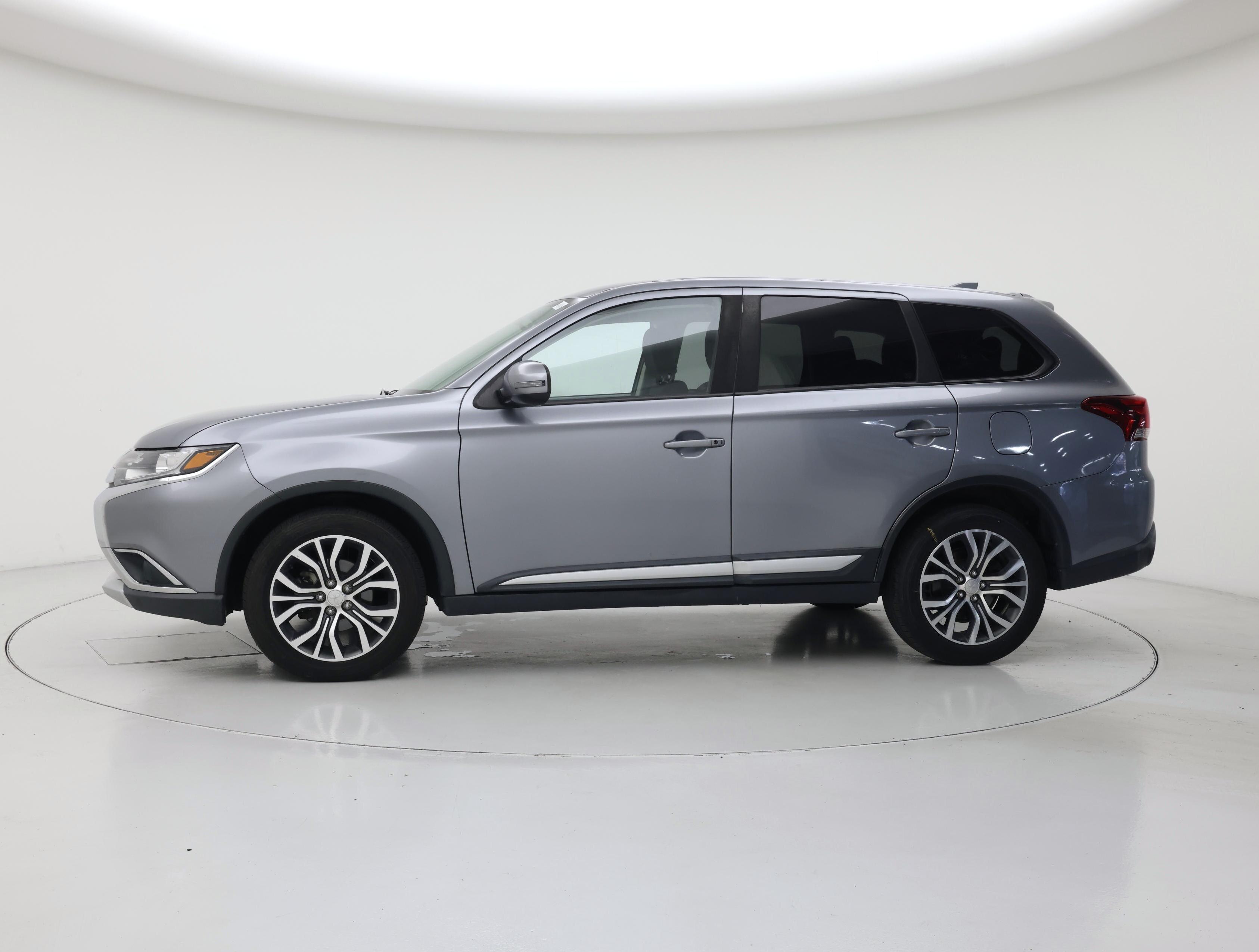 Thumbnail: 2018 Mitsubishi Outlander - 3