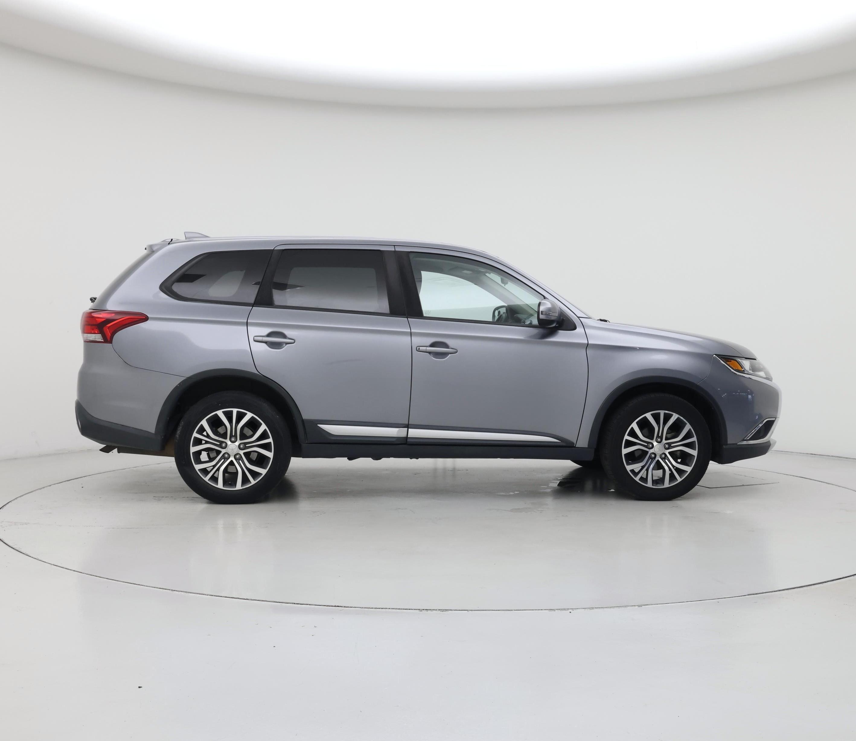 Thumbnail: 2018 Mitsubishi Outlander - 7