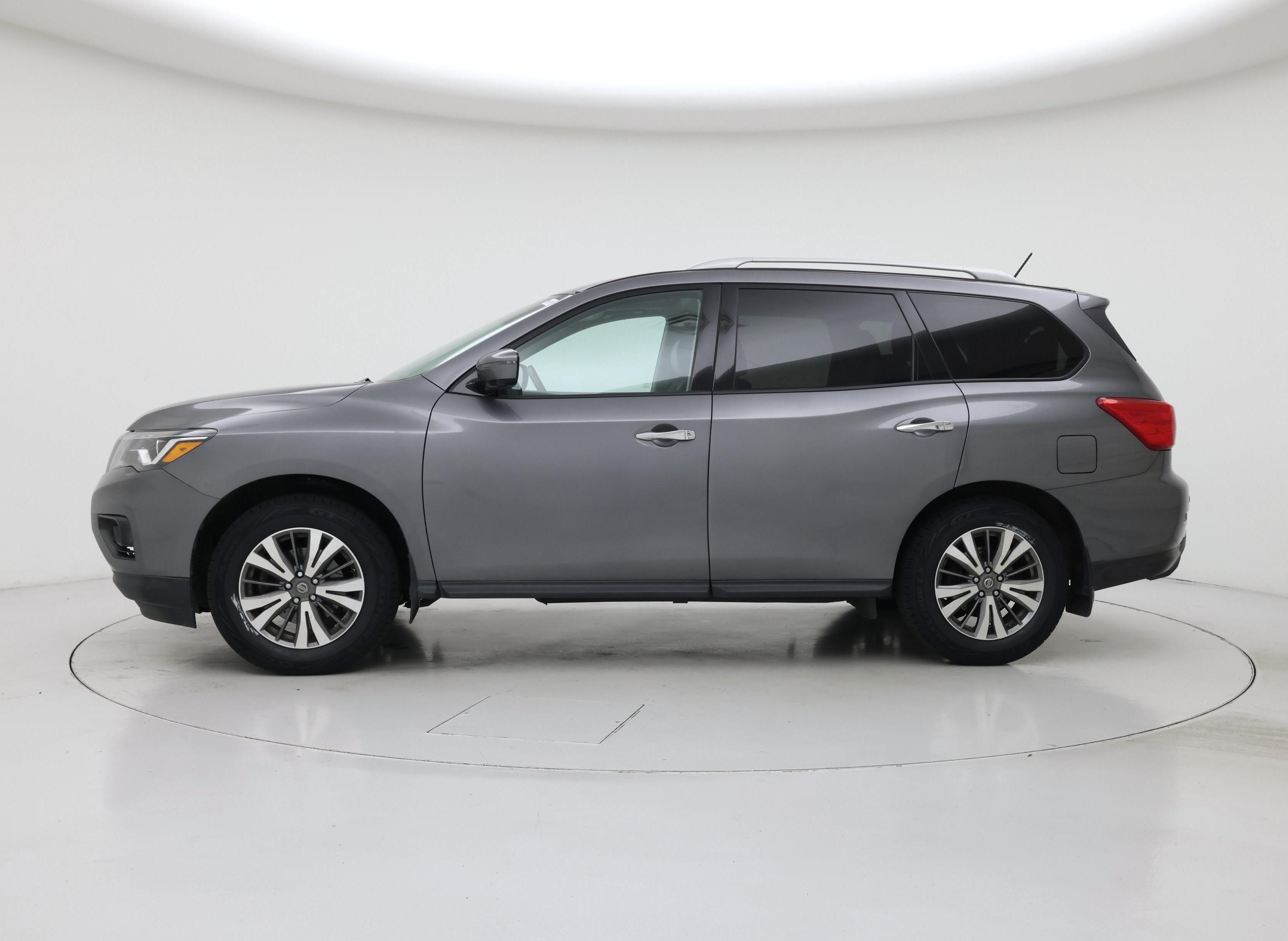 Thumbnail: 2017 Nissan Pathfinder - 3