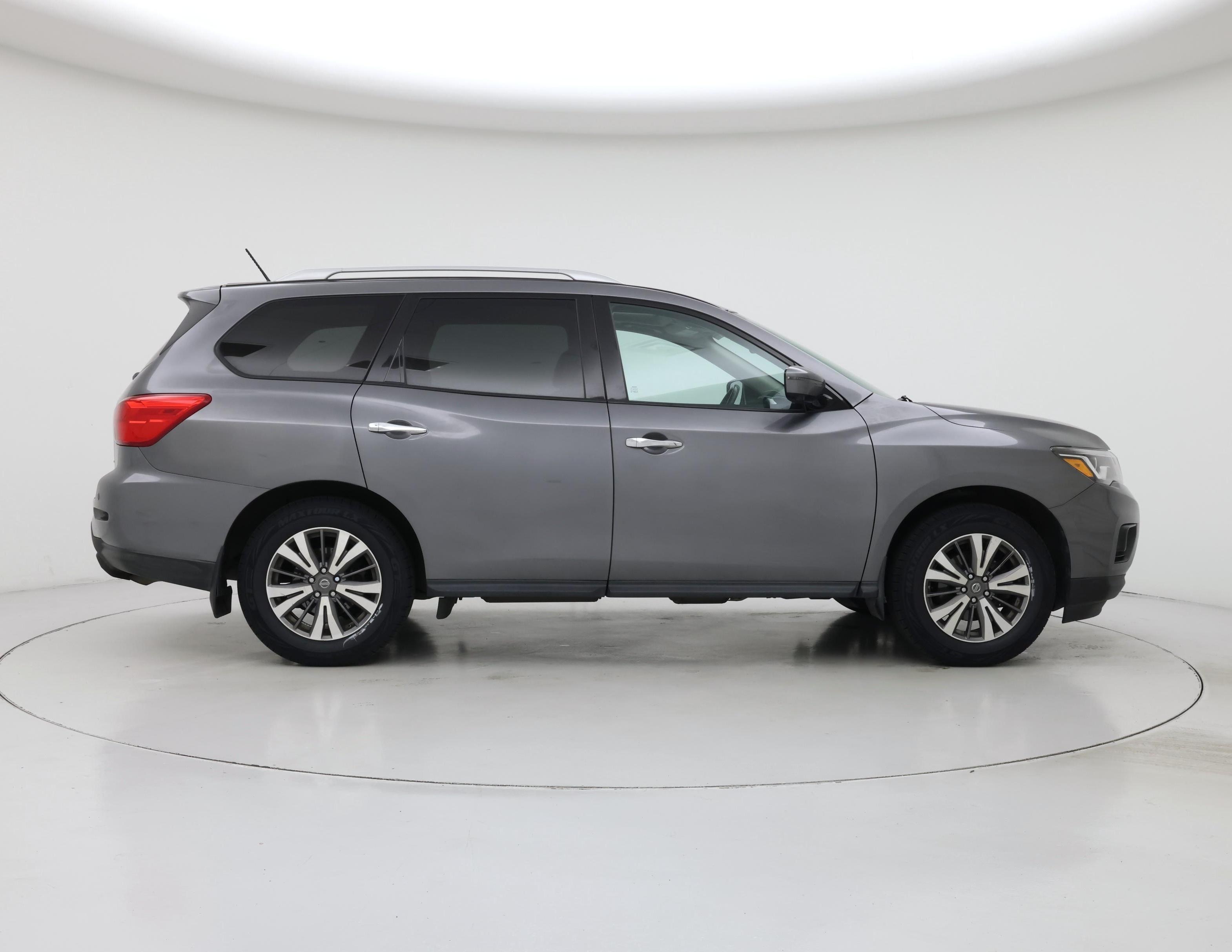 Thumbnail: 2017 Nissan Pathfinder - 7