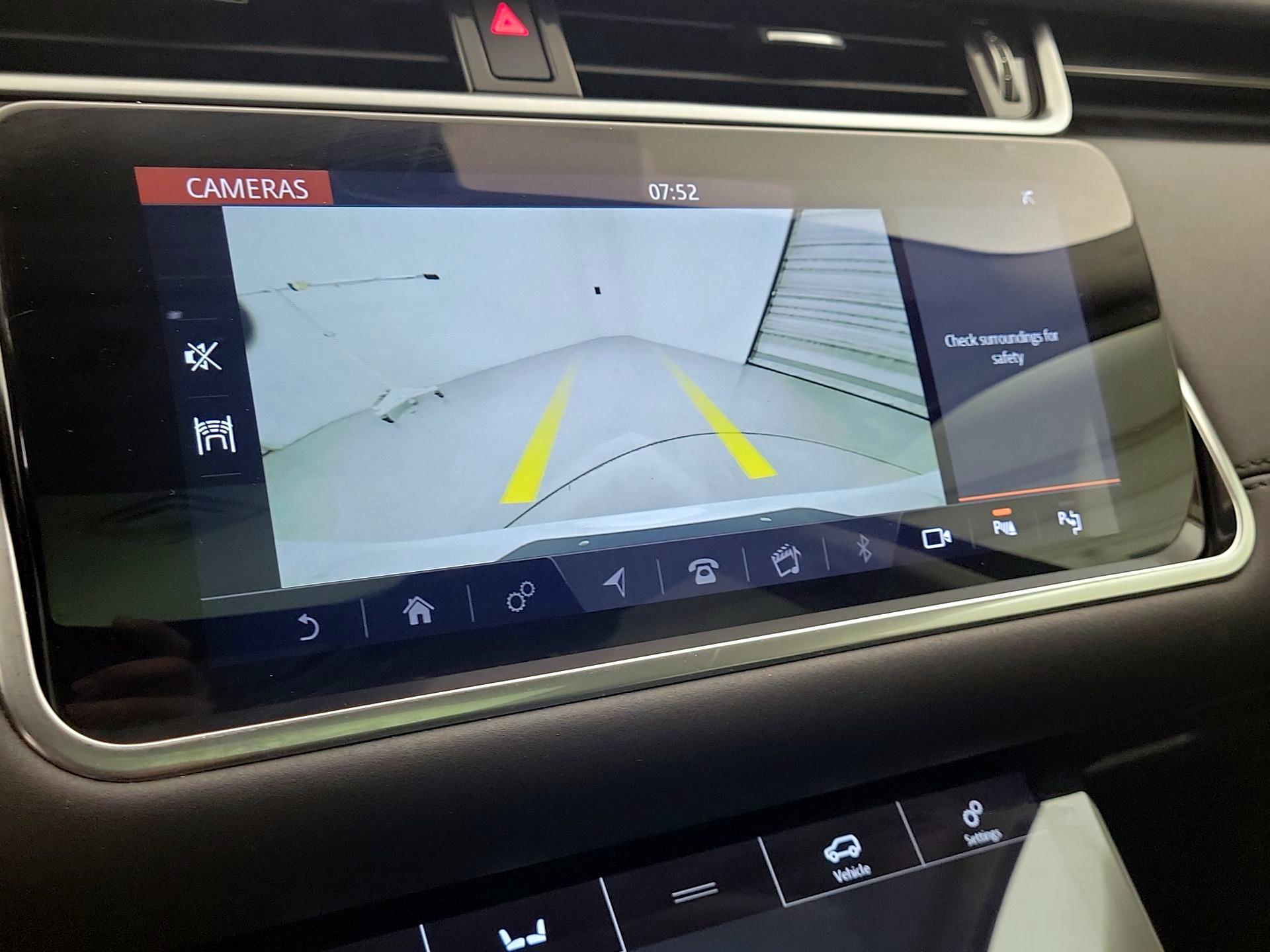 Thumbnail: 2020 Land Rover Range Rover Evoque - 14