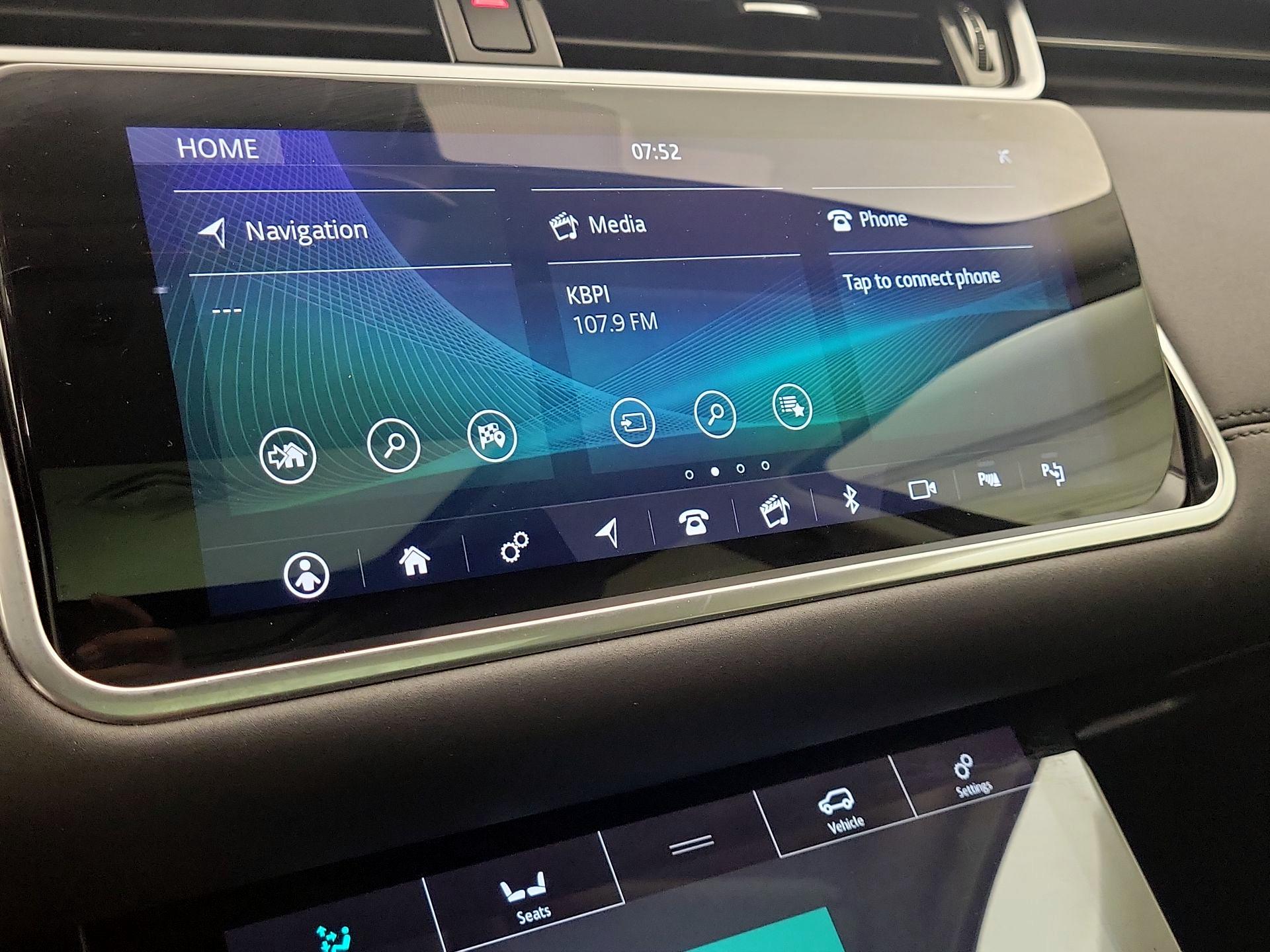 Thumbnail: 2020 Land Rover Range Rover Evoque - 15